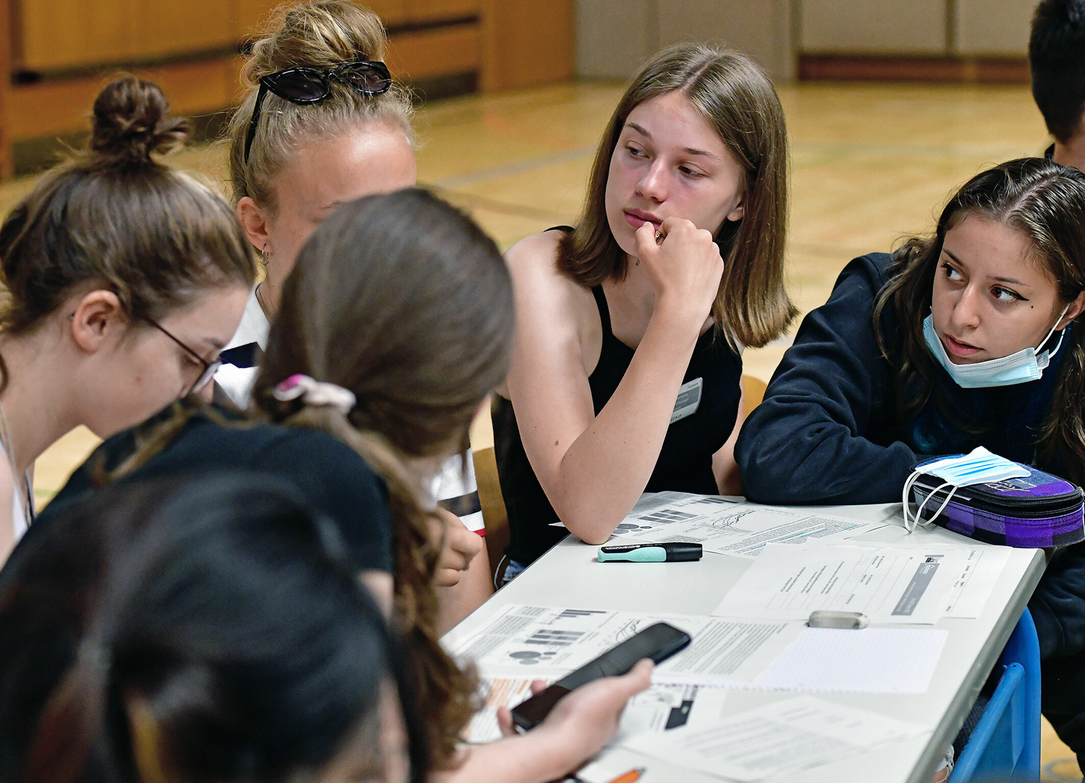 Alliances for climate protection: students and apprentices develop strategies for achieving the two-degree target during a climate conference simulation