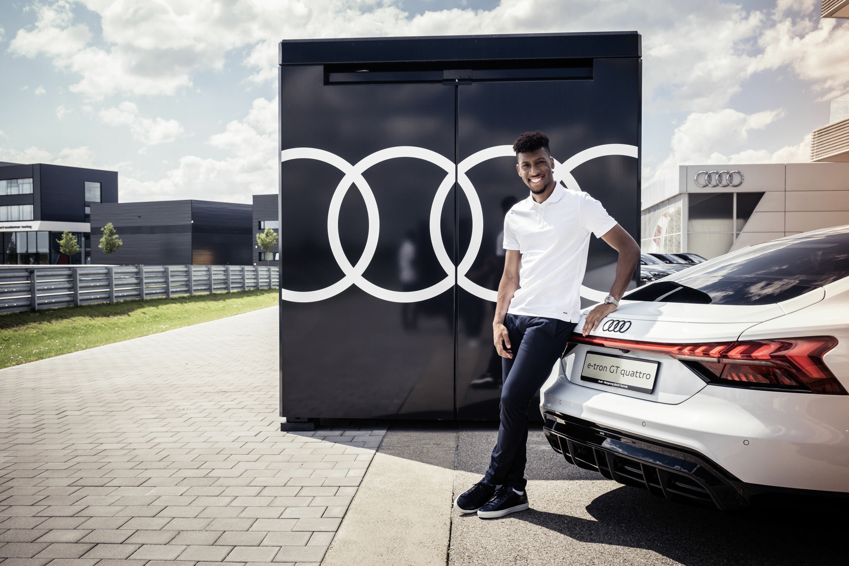 Elektrifizierung 2.0: FC Bayern-Profis erhalten Audi e-tron GT