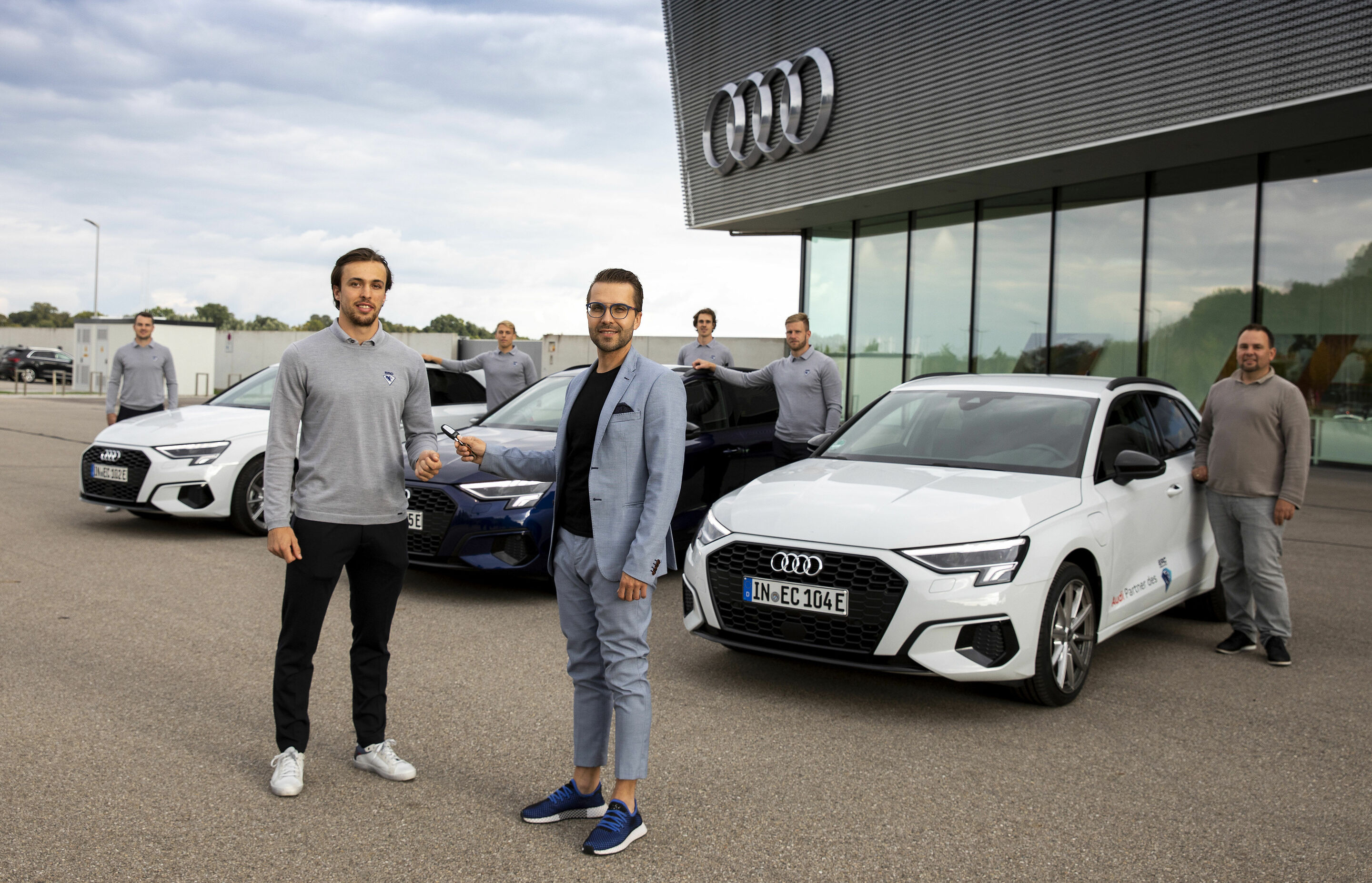 Ingolstädter Eishockeyteam testet sportive Topmodelle von Audi