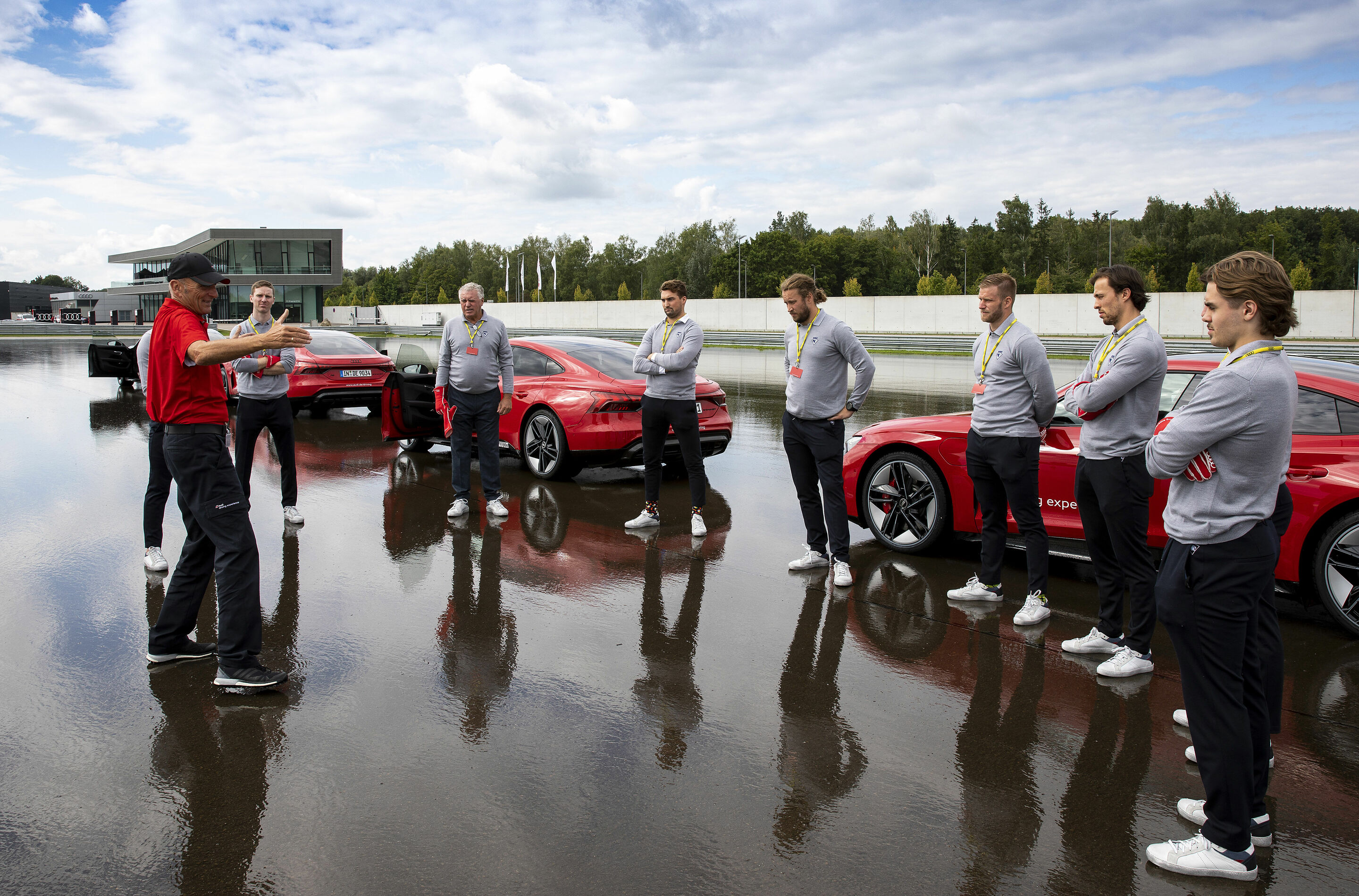 Ingolstädter Eishockeyteam testet sportive Topmodelle von Audi