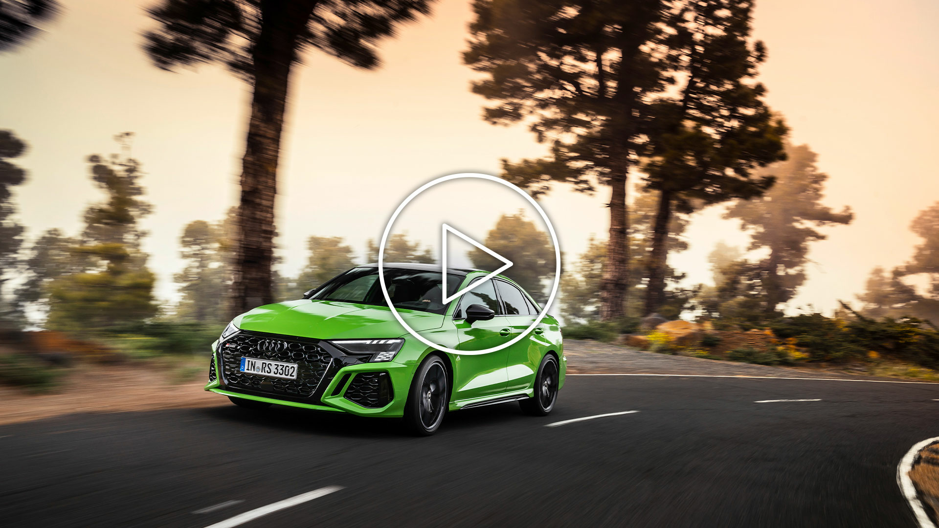 Audi RS 3 Sedan - Dynamic photo,
Color: kyalami green