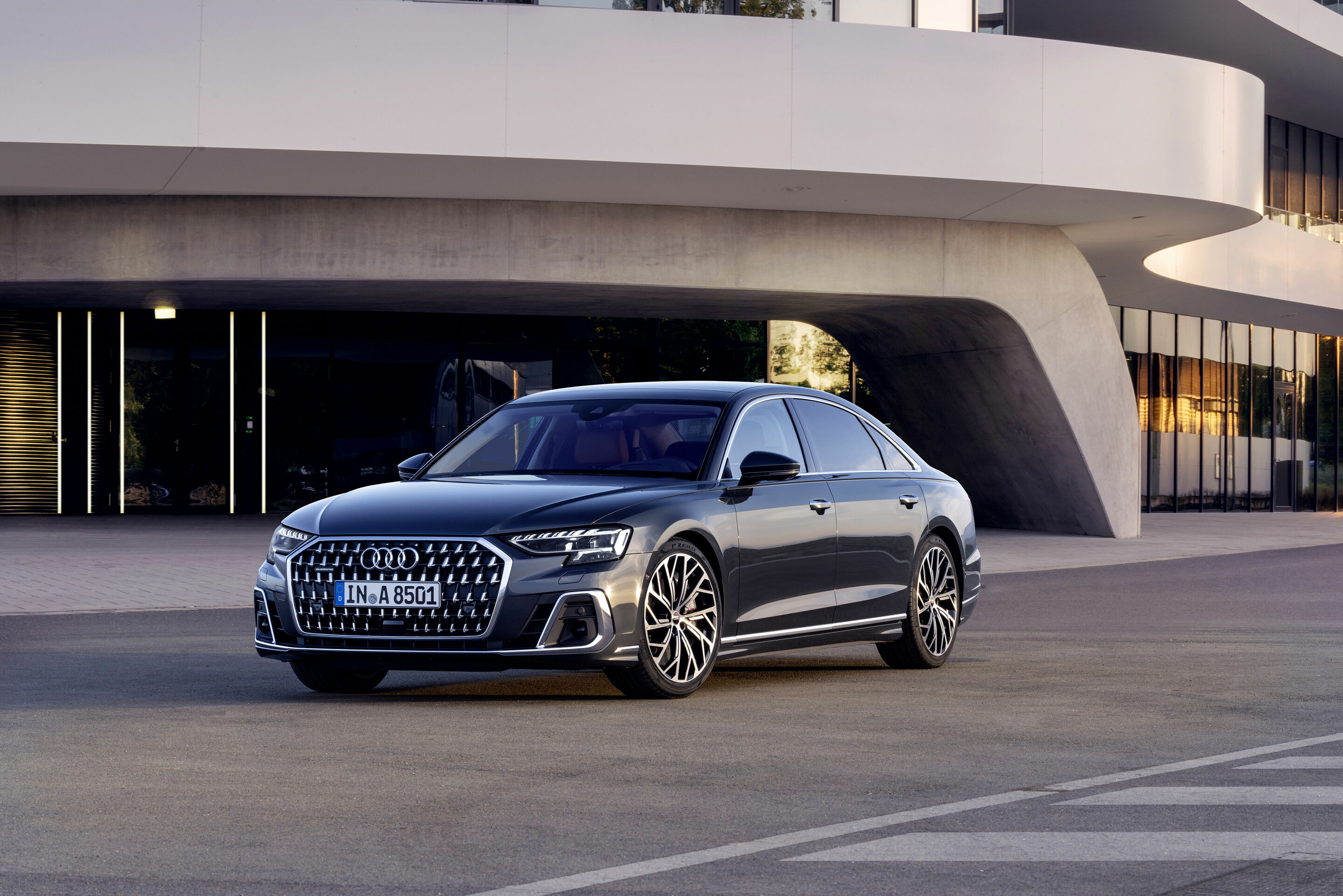 Audi A8 L - Standaufnahme;
Farbe: Manhattangrau