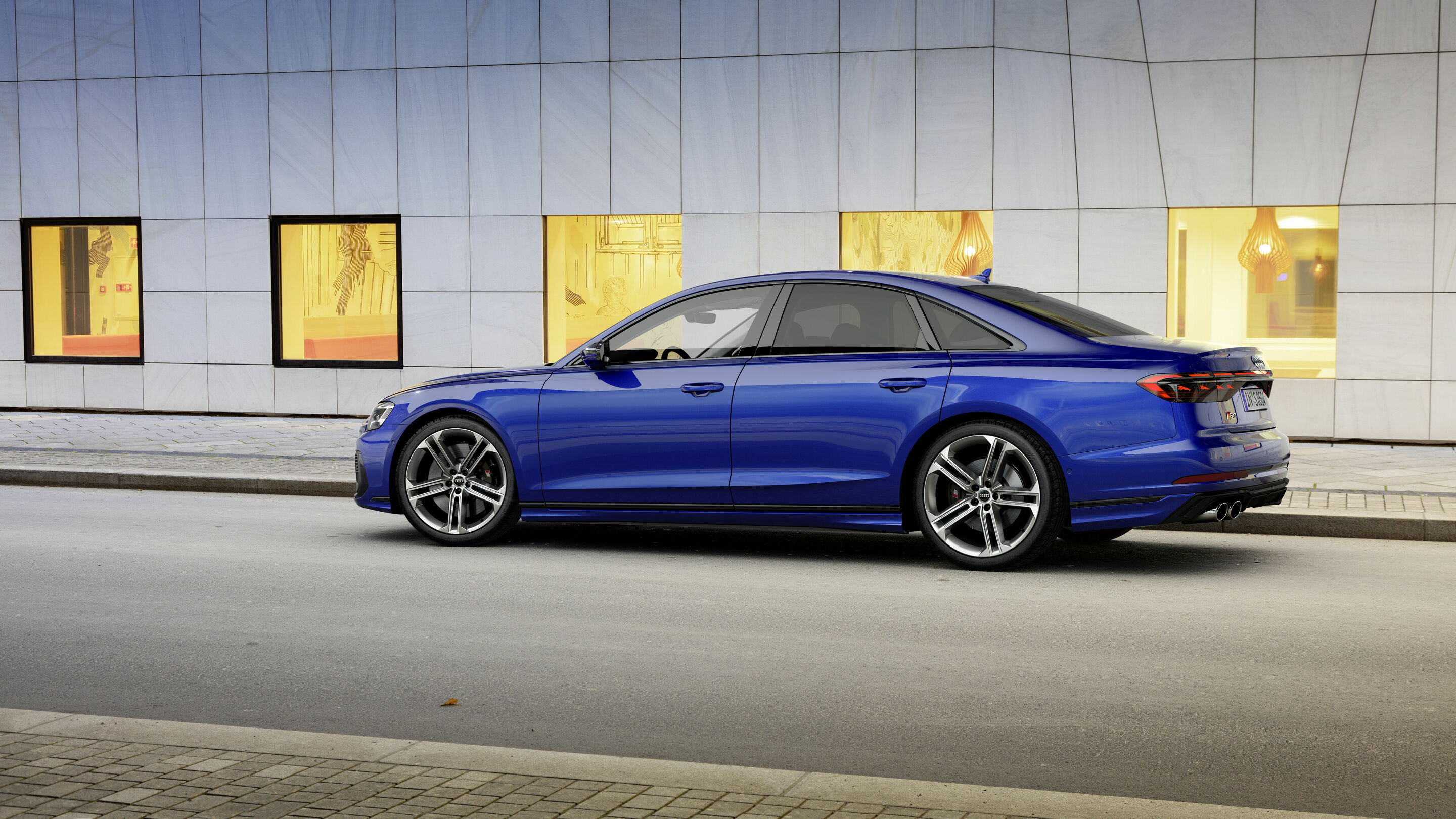 Audi S8 - Static photo;
Color: Ultra blue
