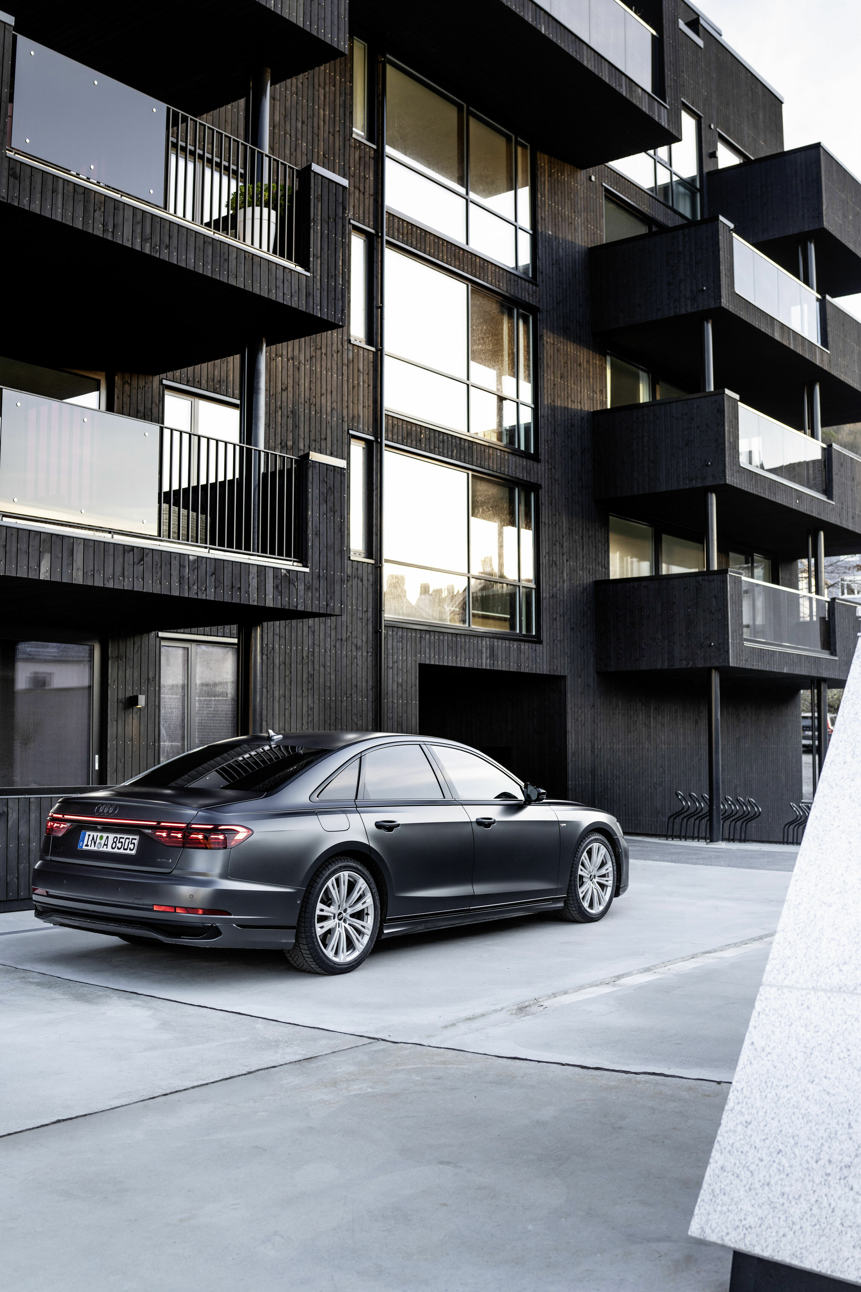 Audi A8 - Static Photo,
Color: Daytona grey matt effect