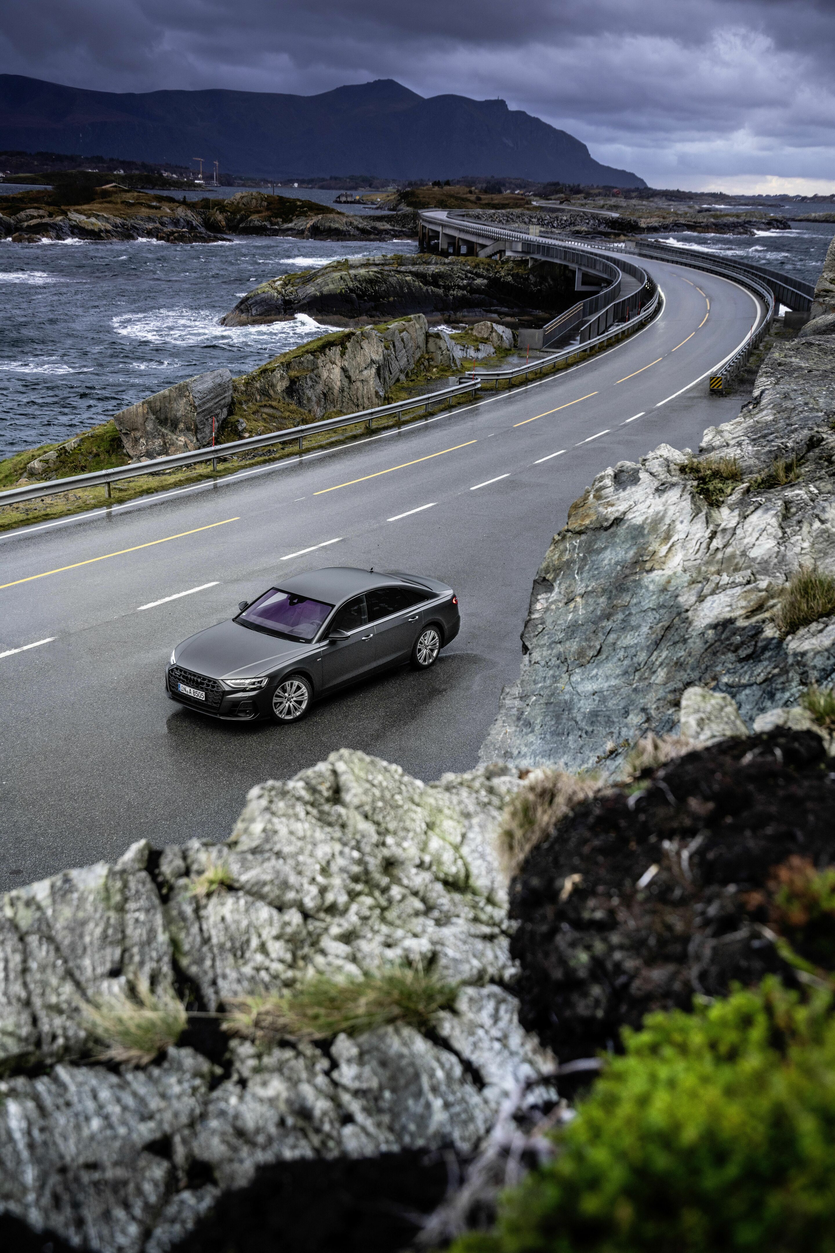 Audi A8 - Dynamic Photo,
Color: Daytona grey matt effect