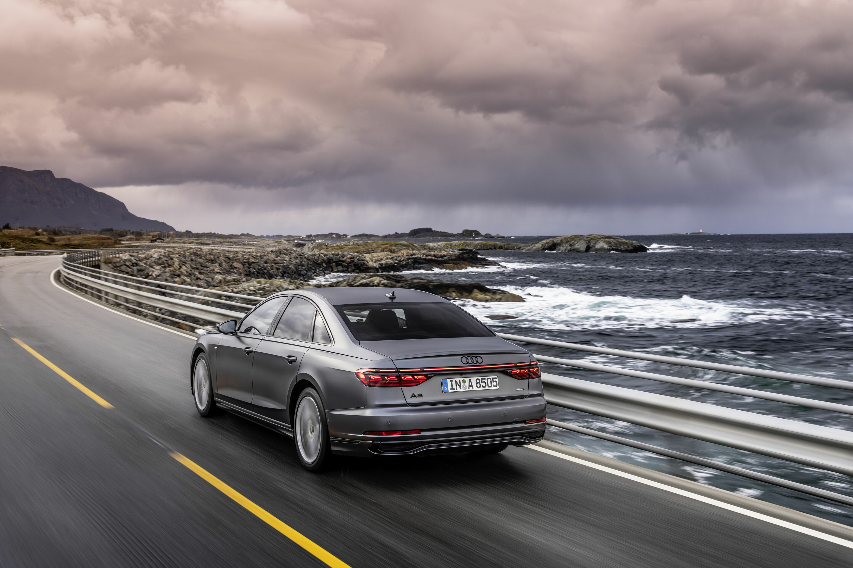 Audi A8 - Dynamic Photo,
Color: Daytona grey matt effect