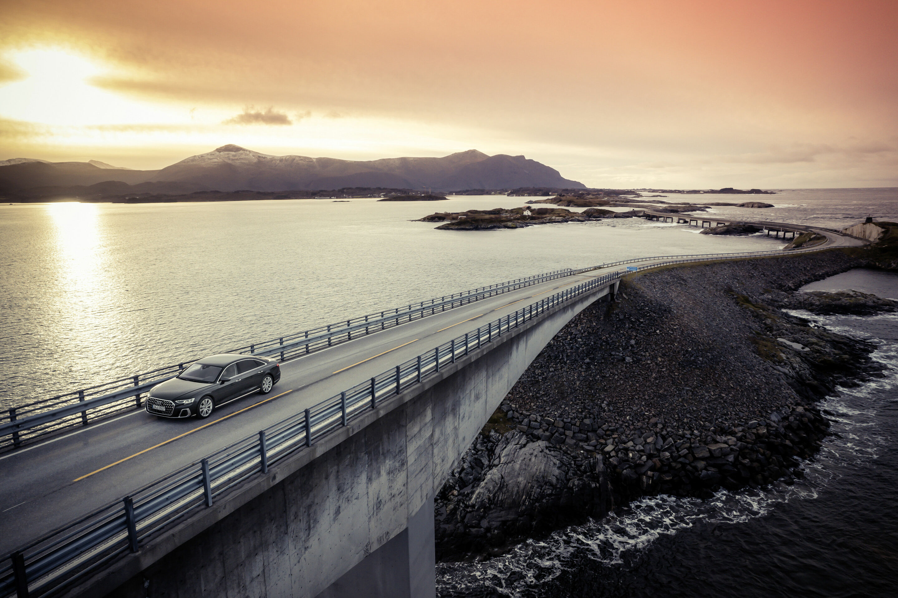 Audi A8 L - Fahraufnahme,
Farbe: Manhattan grau