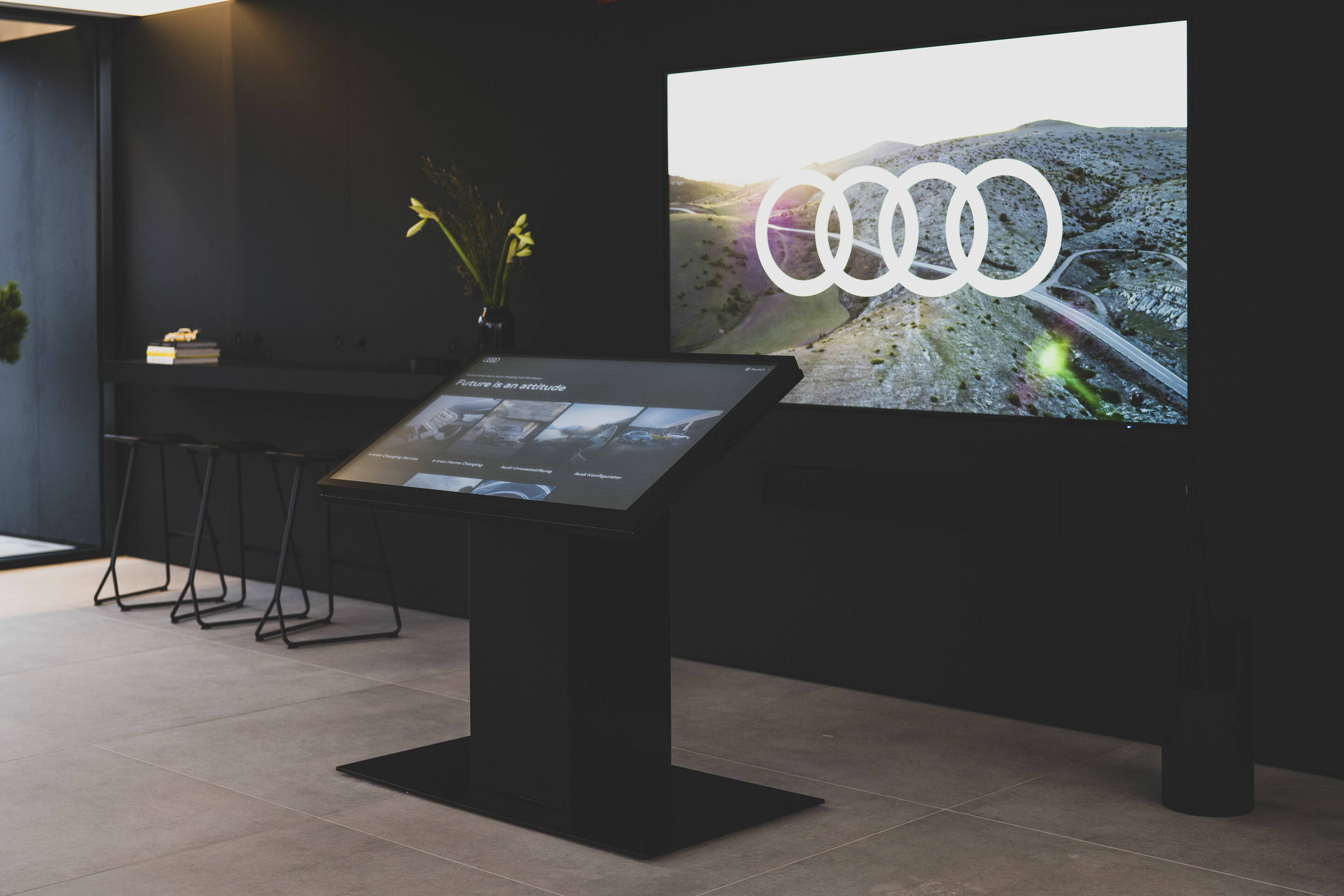 Weltneuheit: Start des Audi charging hub als städtisches Schnellladekonzept