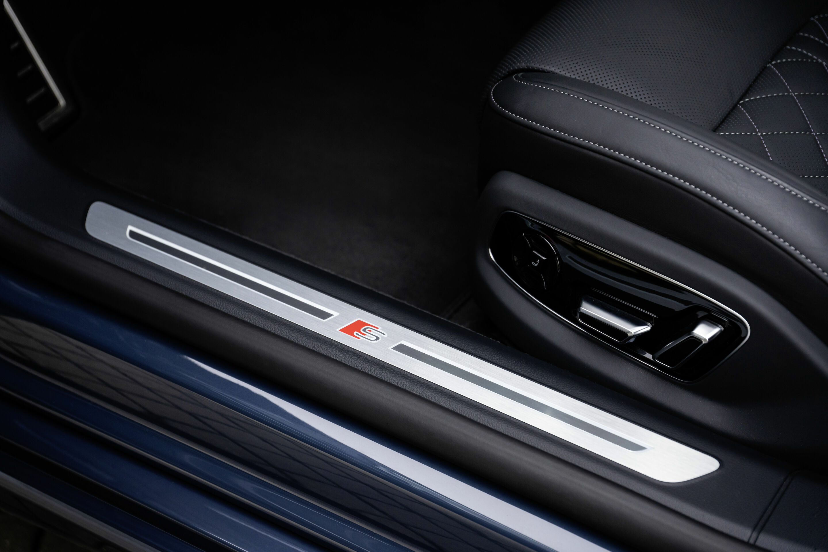 Audi A8 TFSI e - Detail,
Farbe: Plasmablau