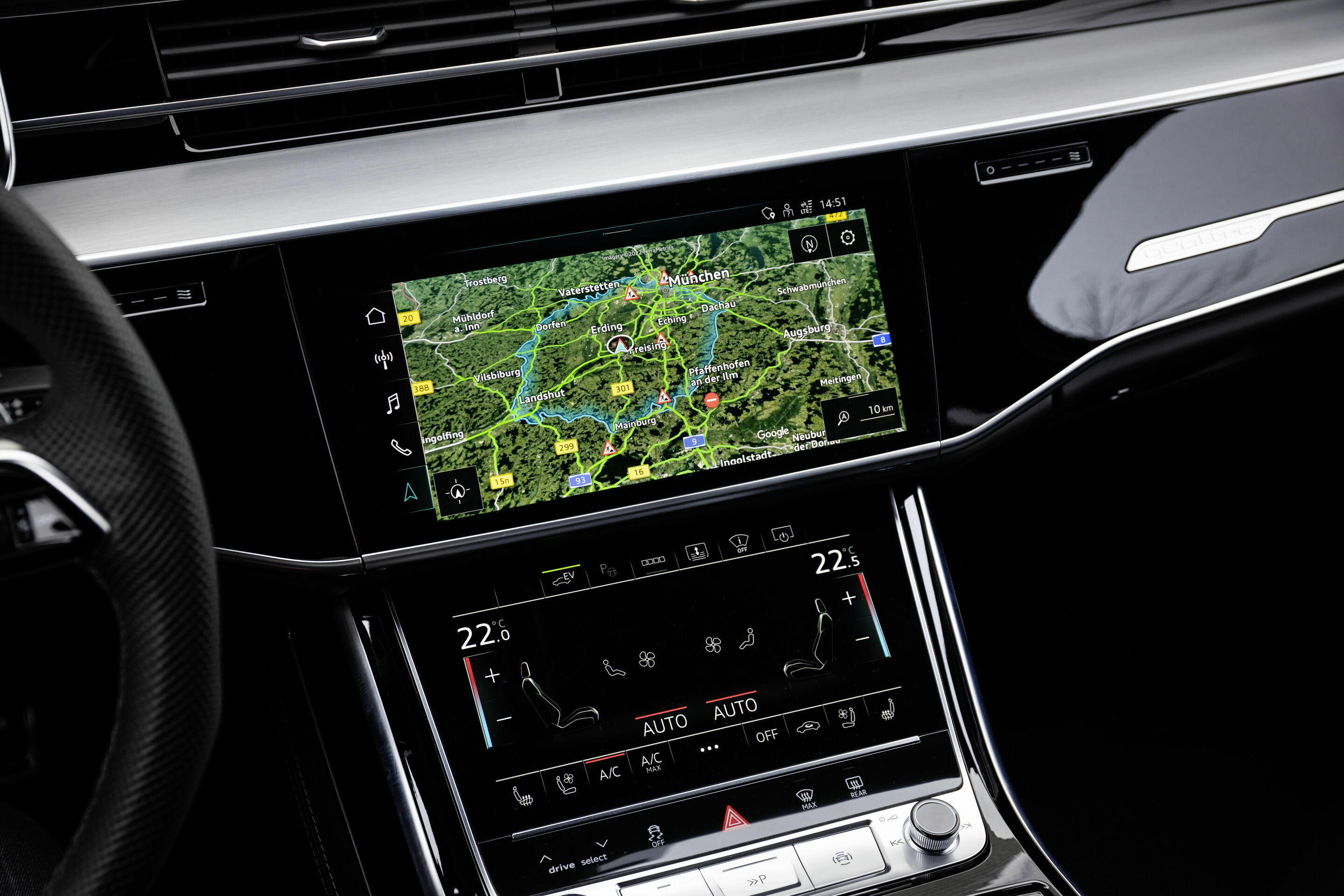 Audi A8 L TFSI e - Cockpit