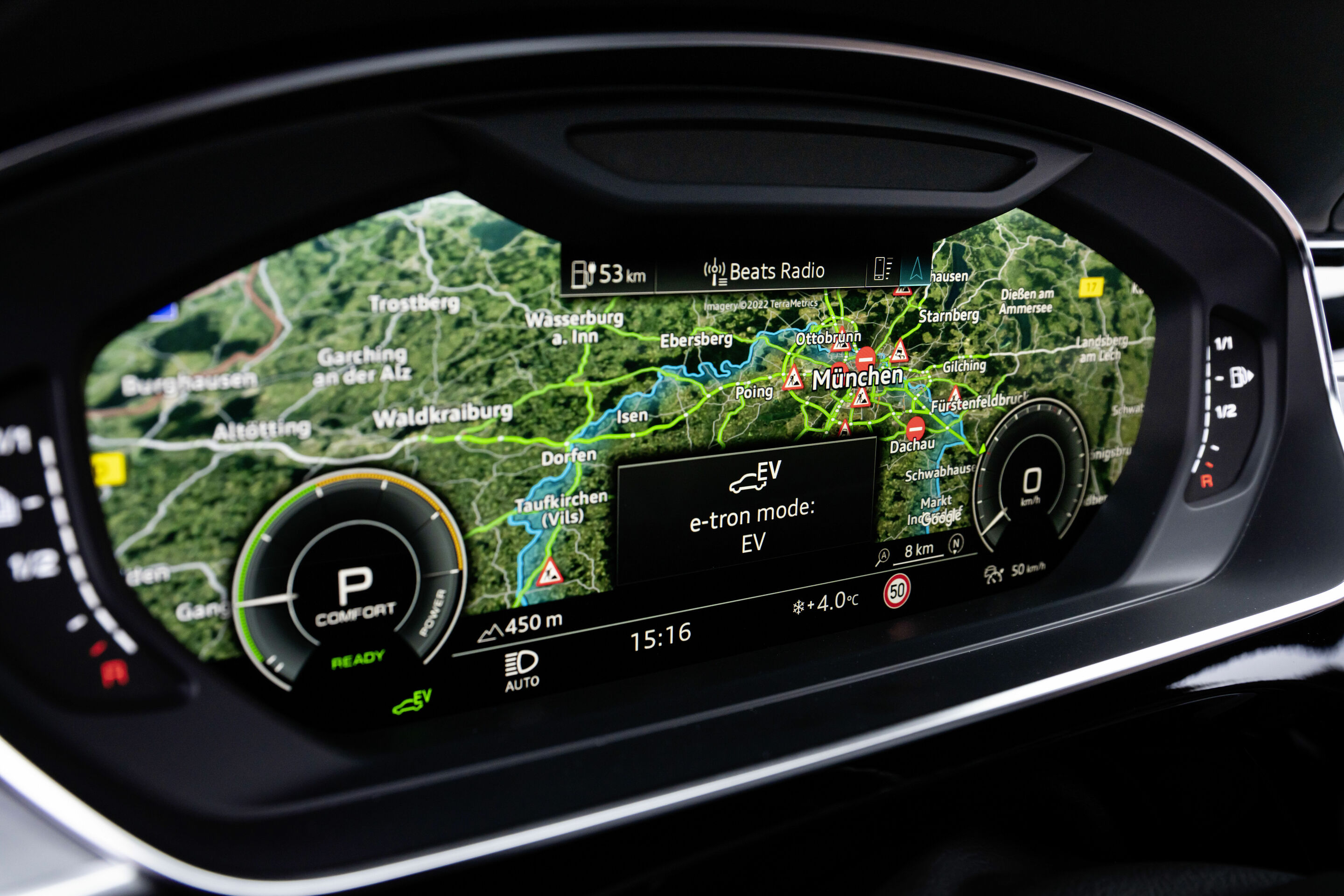 Audi A8 L TFSI e - Cockpit