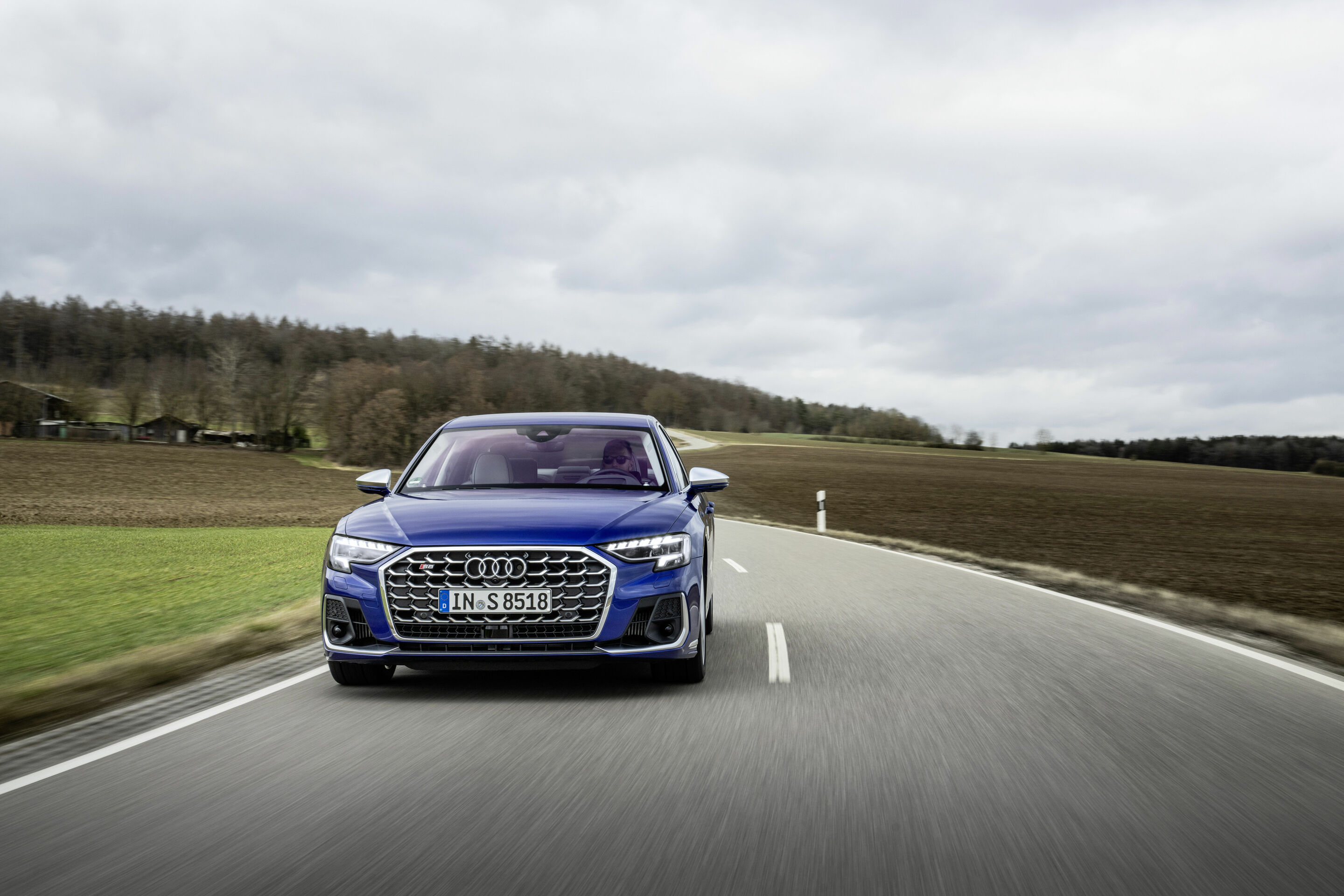 Audi S8 - Dynamic photo,
Color: Ultra blue