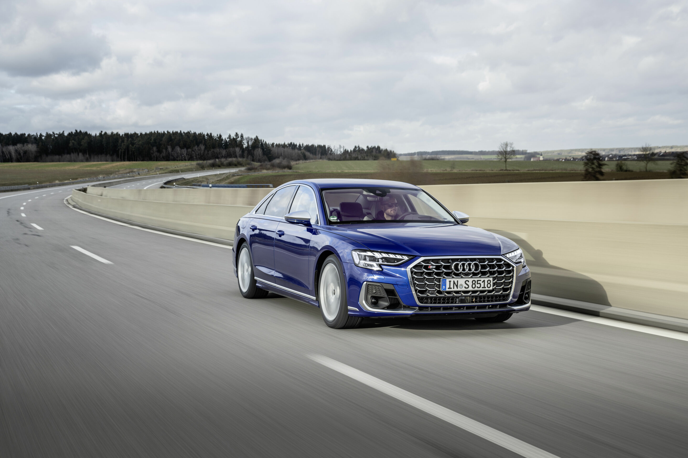Audi S8 - Dynamic photo,
Color: Ultra blue