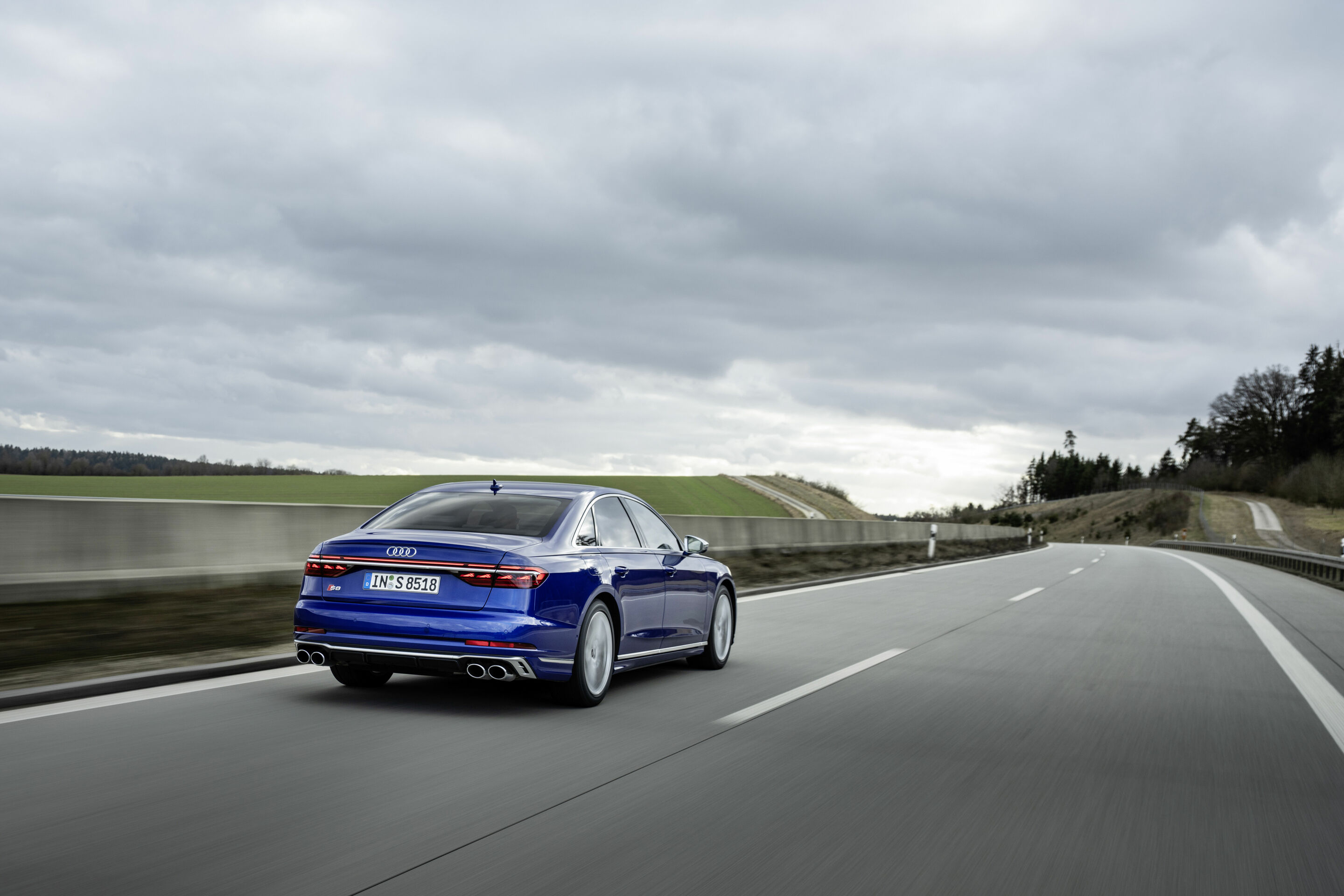 Audi S8 - Dynamic photo,
Color: Ultra blue