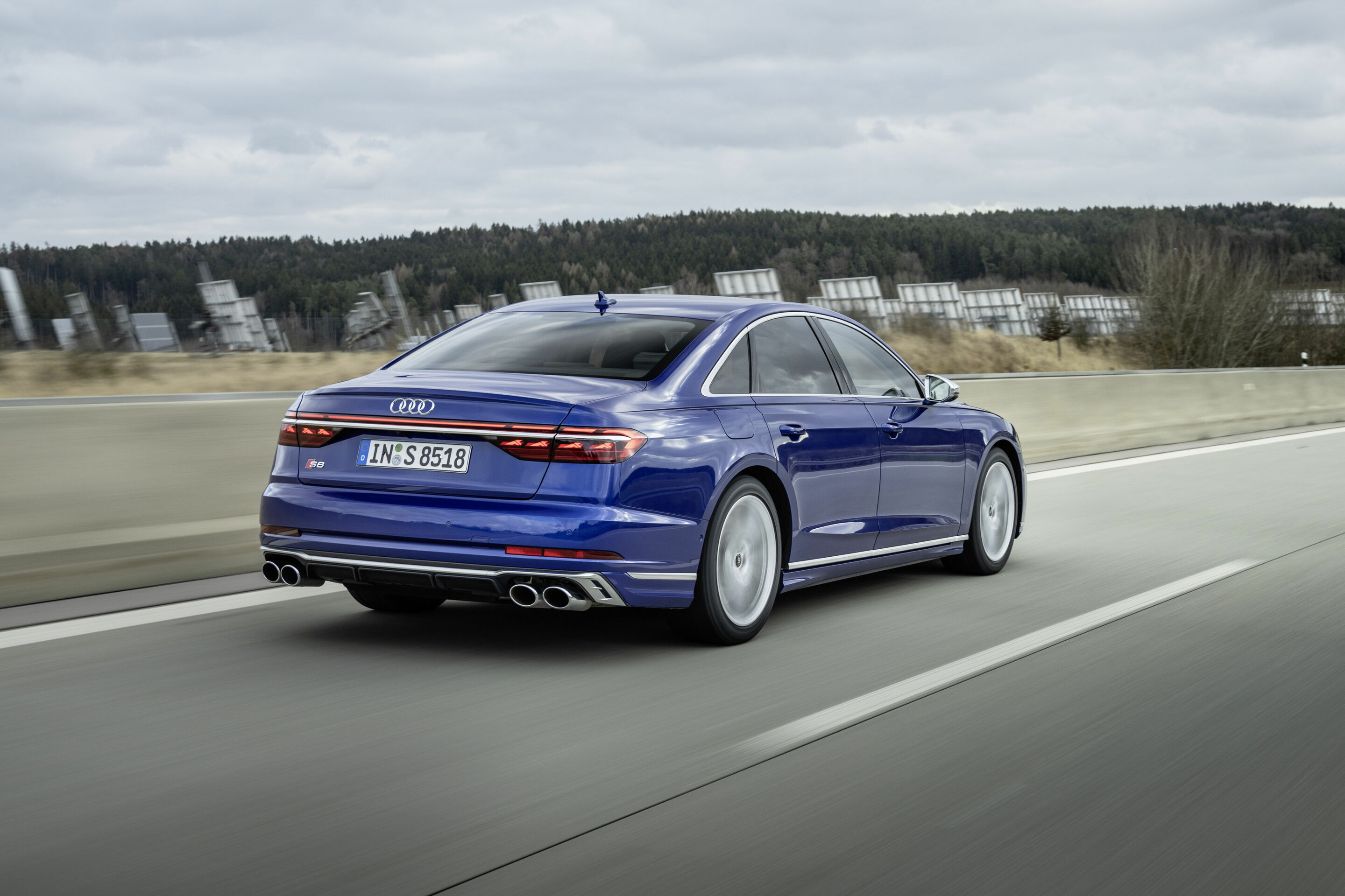 Audi S8 - Dynamic photo,
Color: Ultra blue