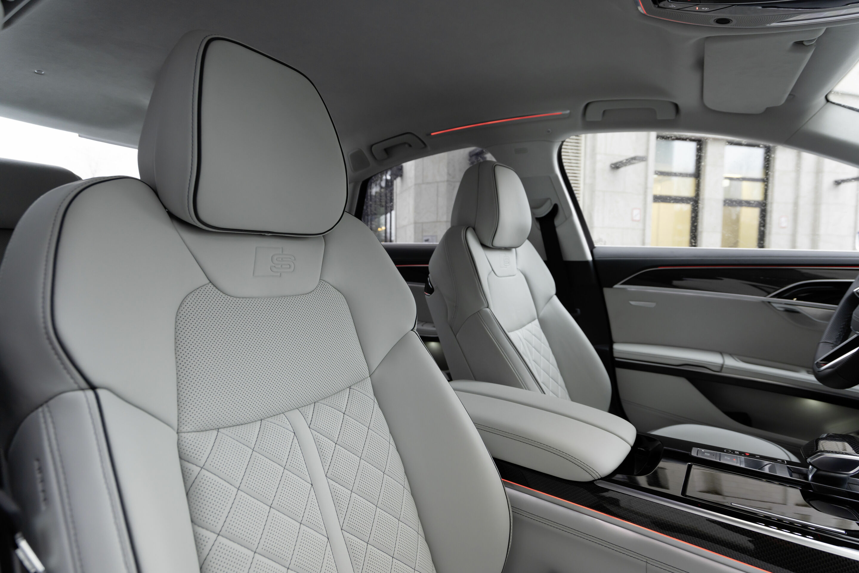 Audi S8 - Interior