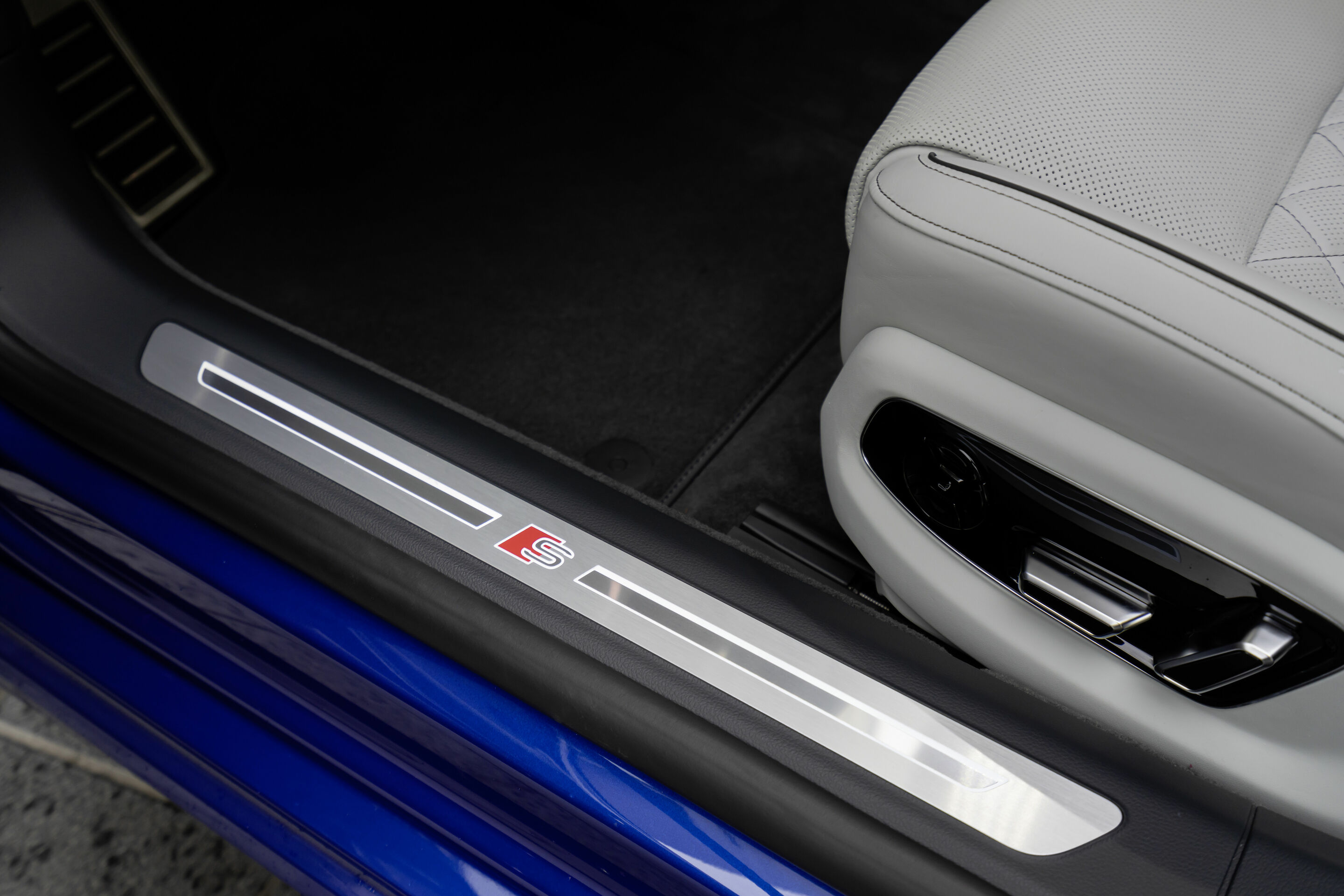 Audi S8 - Detail,
Farbe: Ultrablau