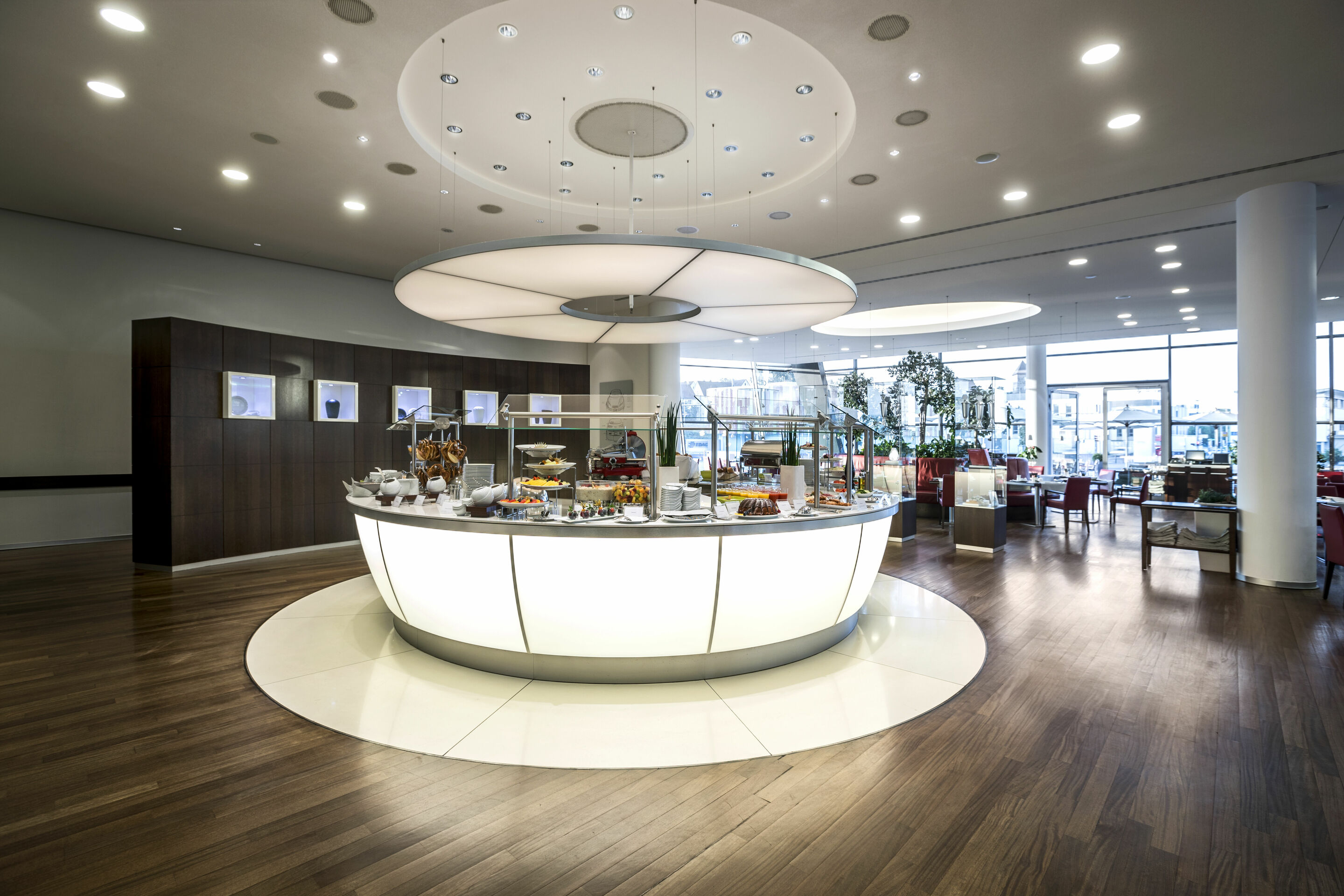 Audi Forum Neckarsulm - Ein vielseitiges Frühstücksbuffet wartet im Restaurant Nuvolari