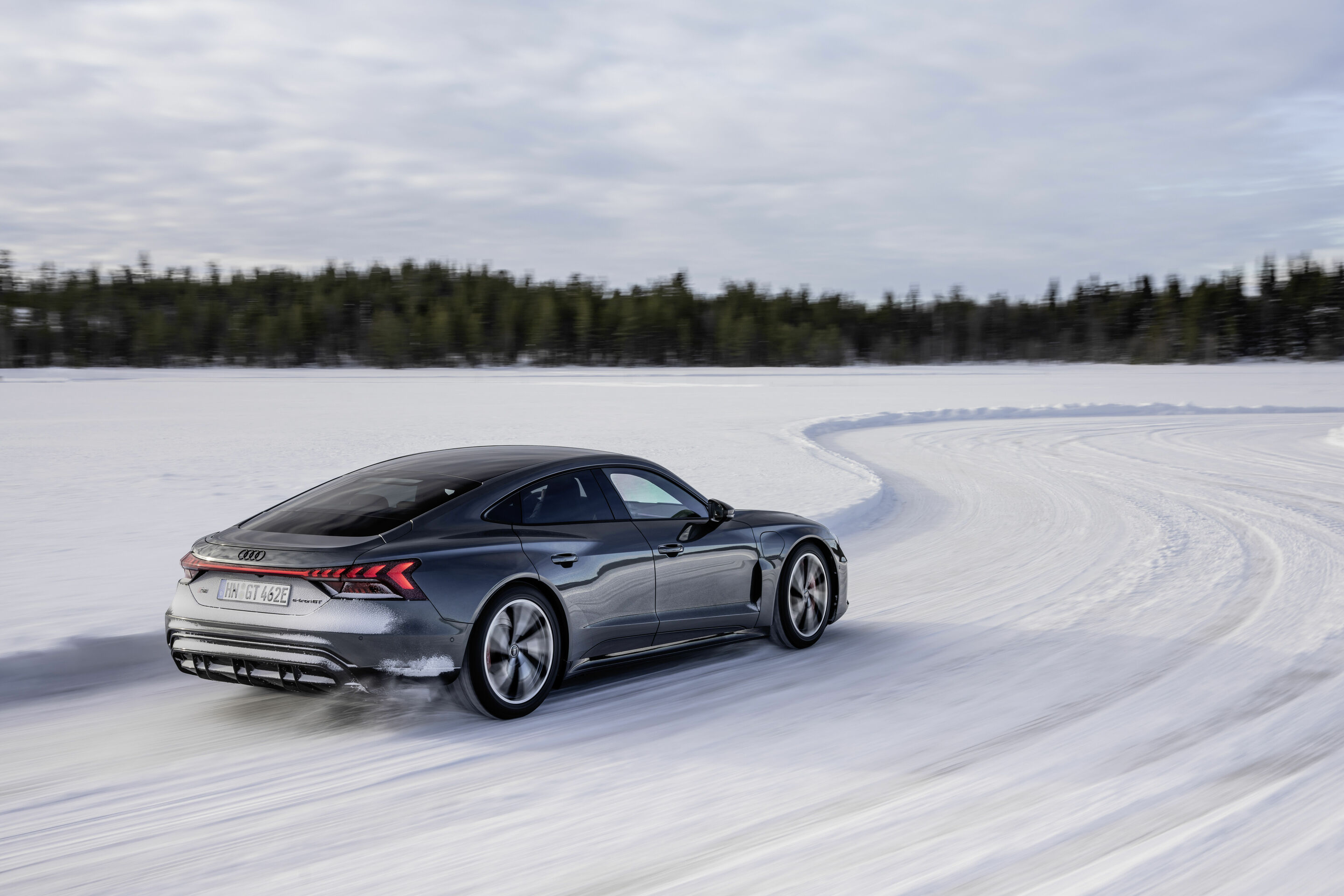 Audi RS e-tron GT - Static photo;
Colour: Daytona grey