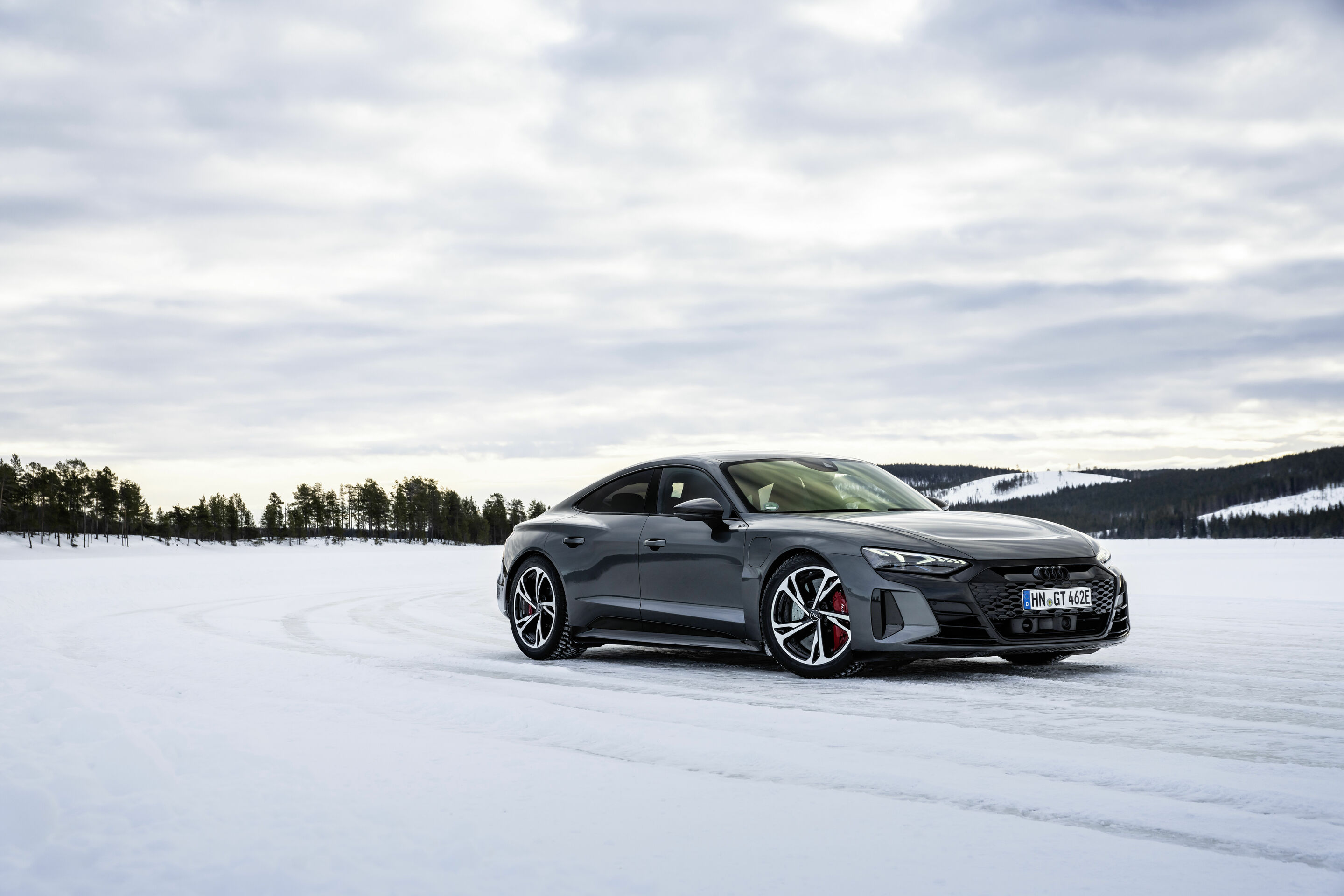 Audi RS e-tron GT - Static photo;
Colour: Daytona grey
