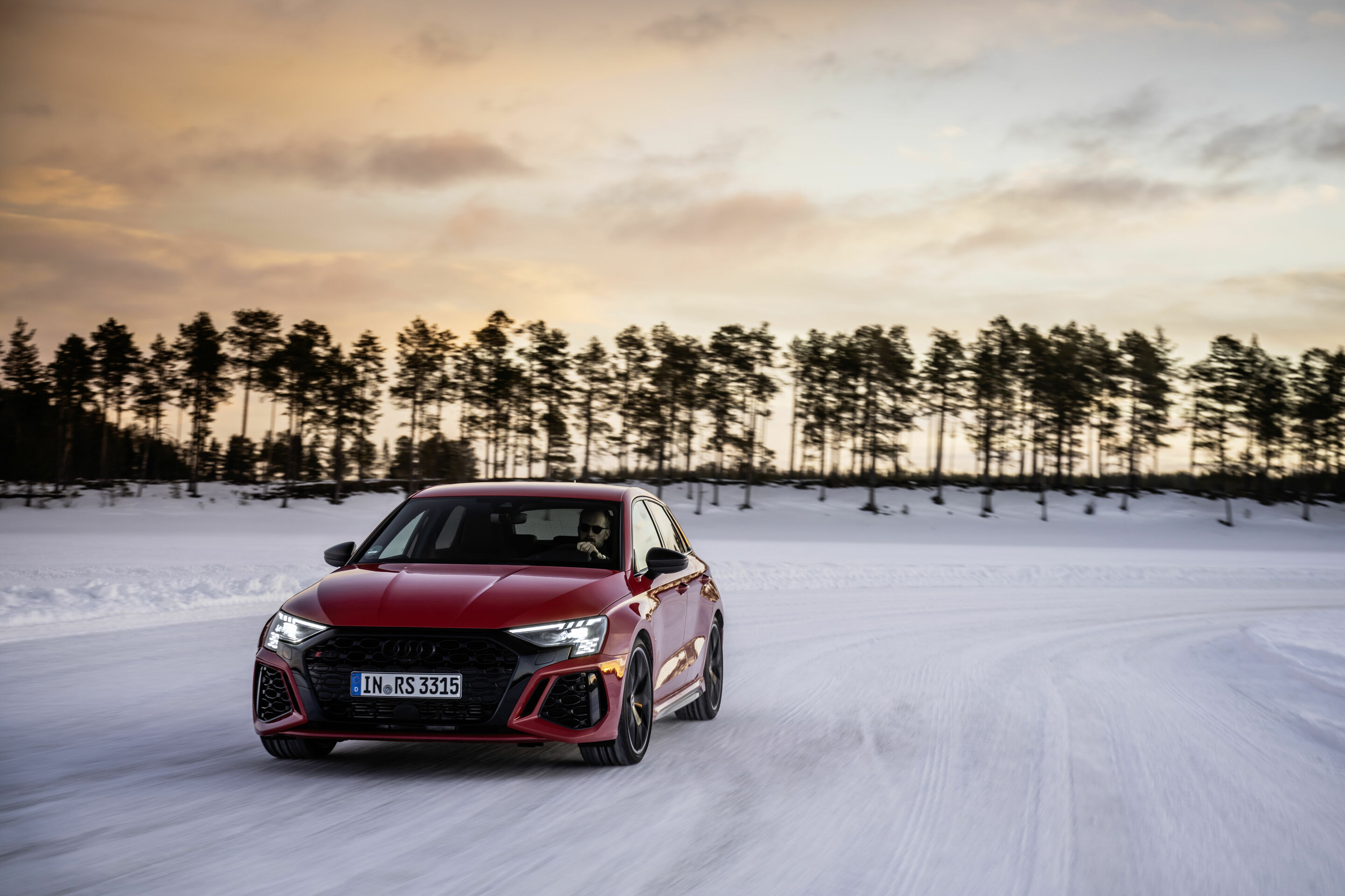 Schneegestöber: Audi RS 3 im Drift