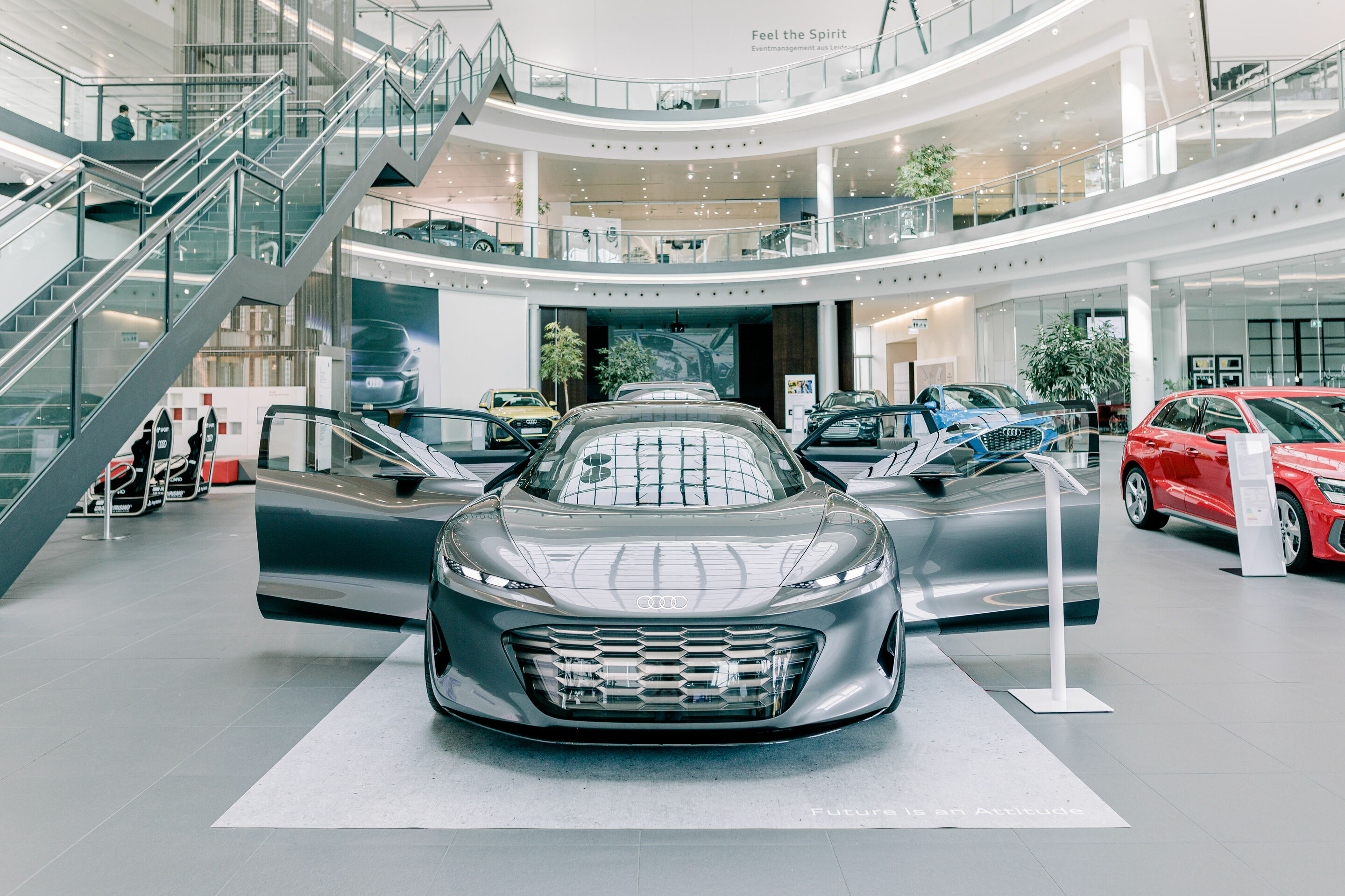 Der Audi grandsphere concept belebt das Forum Neckarsulm