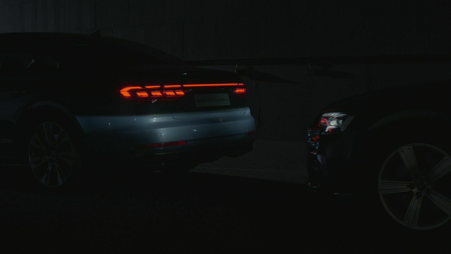 Audi A8 - Proximity indication in the digital OLED rear lights in the Audi A8