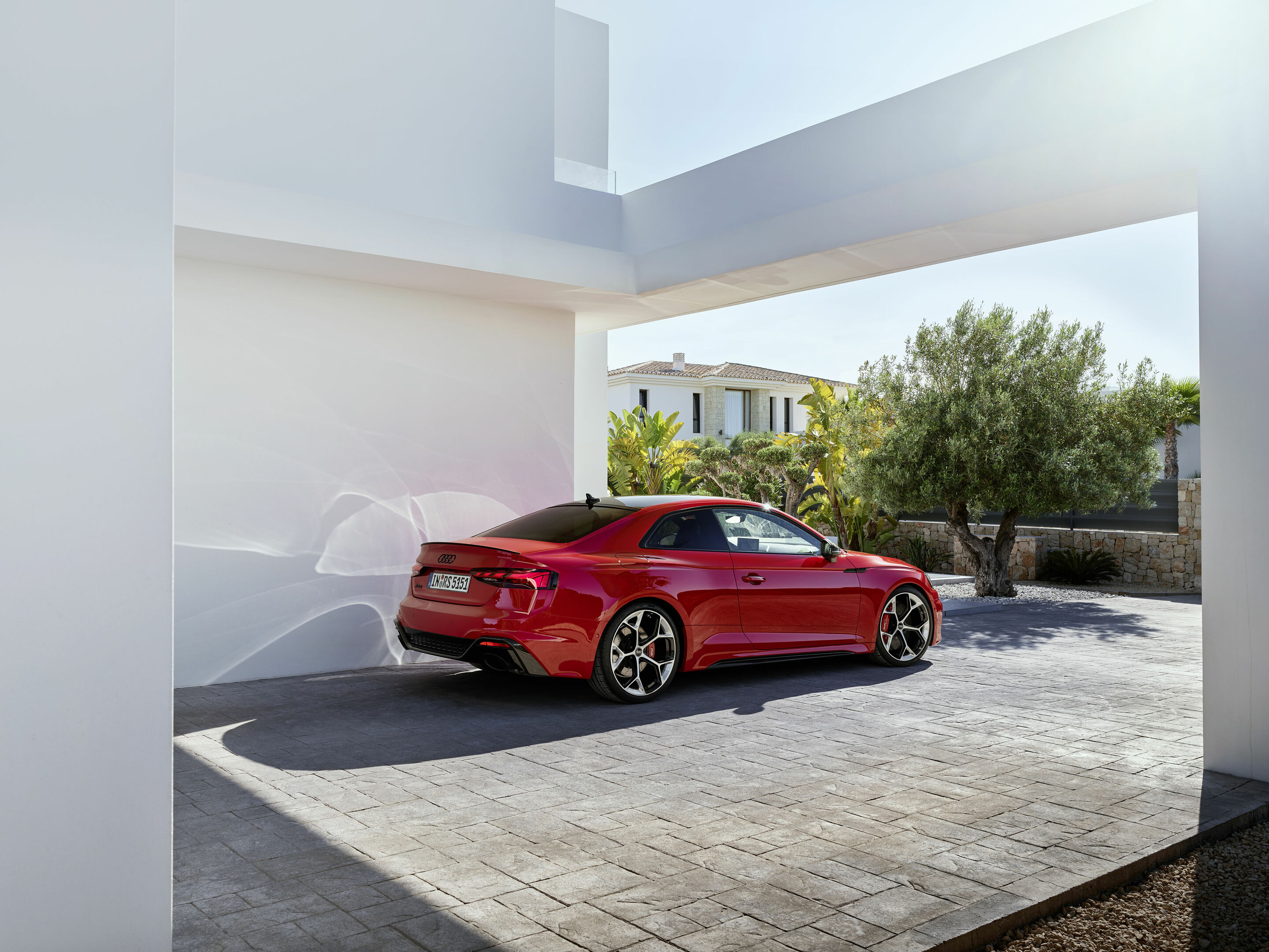 Audi RS 5 Coupé with competition plus package - Static photo, Colour: Tango red