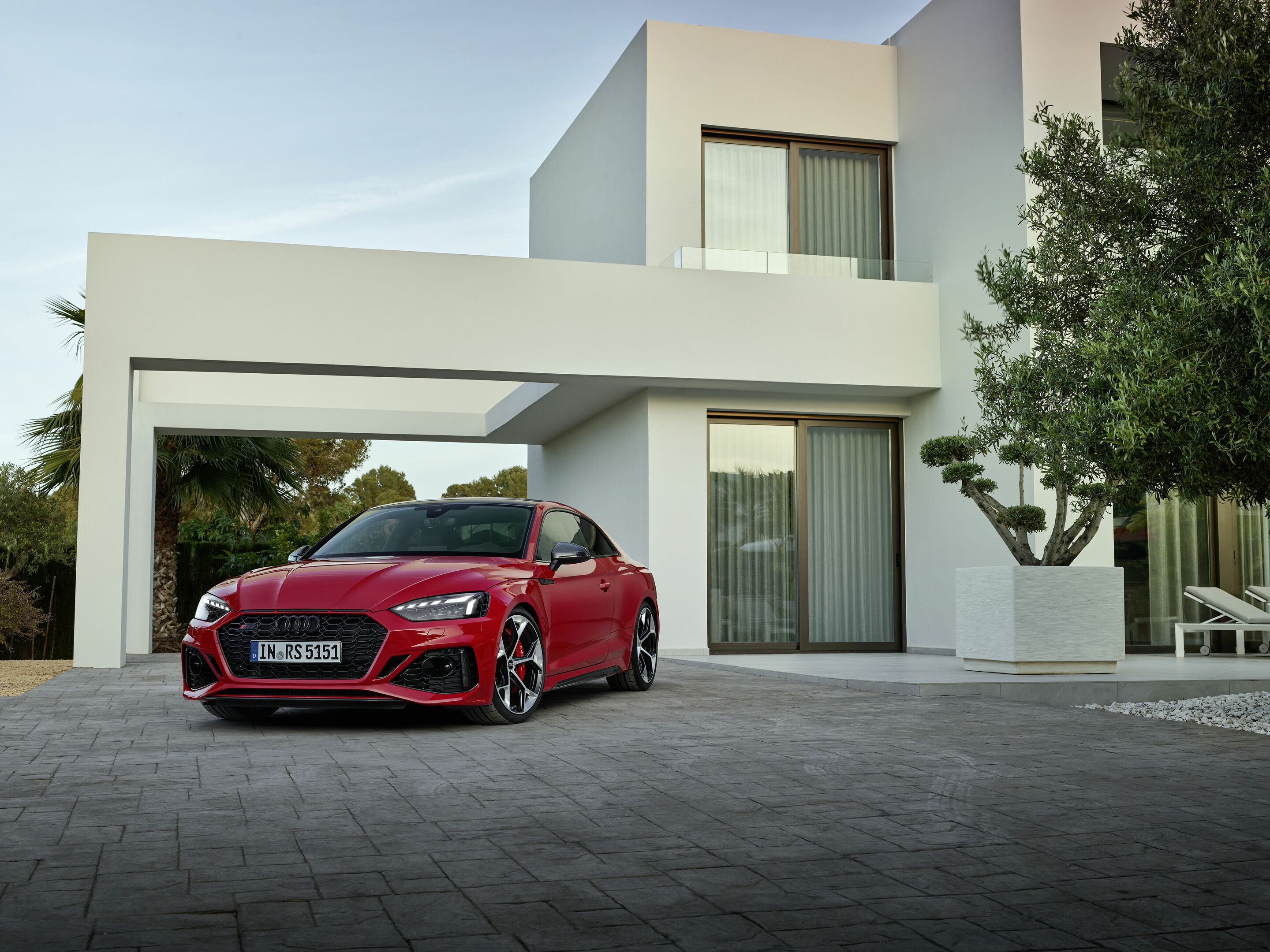 Audi RS 5 Coupé with competition plus package - Static photo, Colour: Tango red