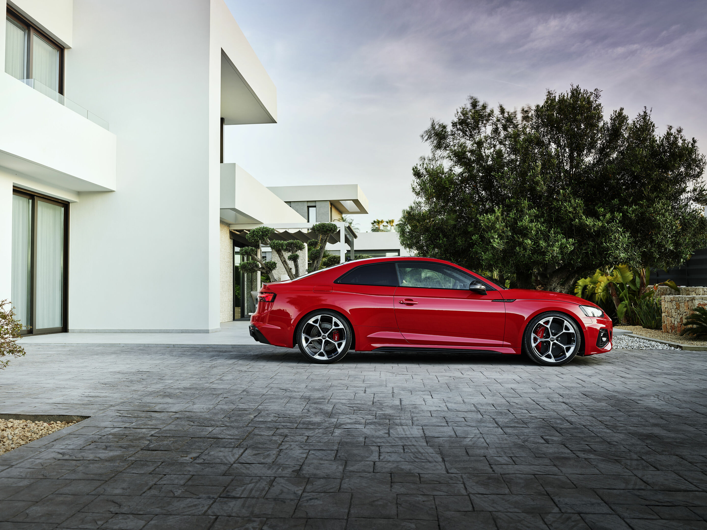 Audi RS 5 Coupé with competition plus package - Static photo, Colour: Tango red