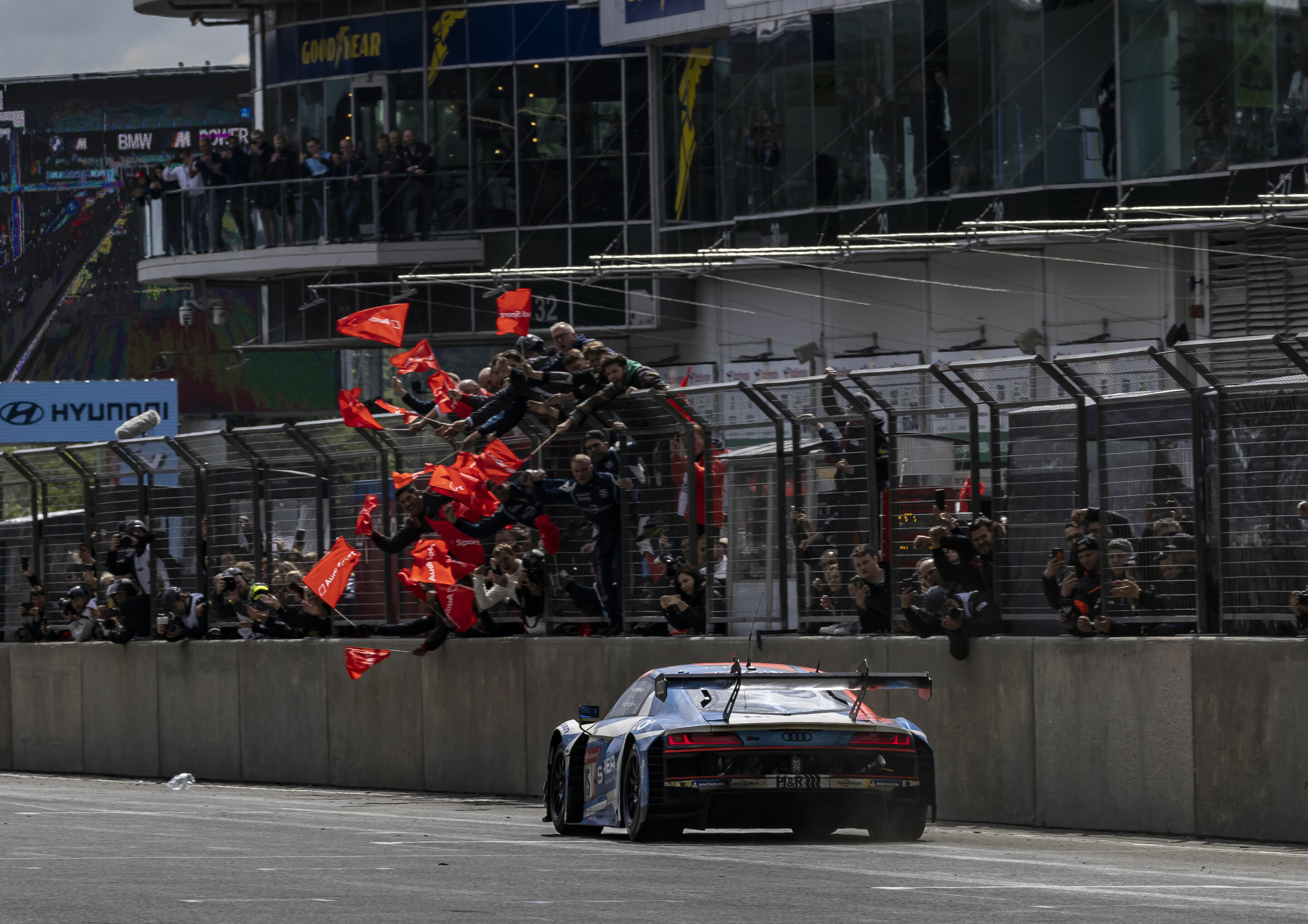 24h Nürburgring 2022 - Audi R8 LMS #15 (Audi Sport Team Phoenix), Robin Frijns/Kelvin van der Linde/Dries Vanthoor/Frédéric Vervisch