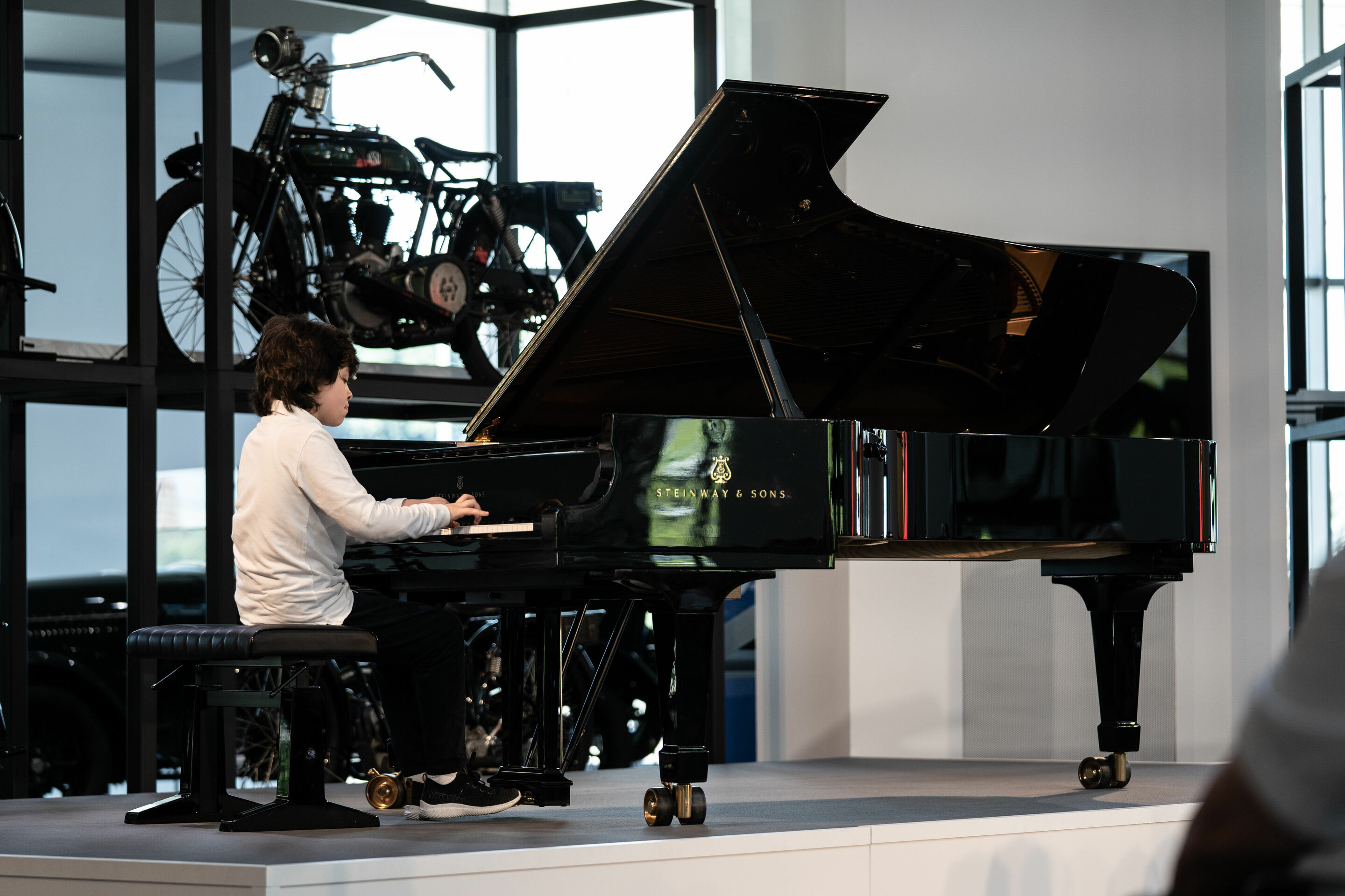 Audi Sommerkonzerte 2022 - Eine Jahrhunderterscheinung: Auftritt des Klavierwunderkinds Tsotne Zedginidze im Audi museum mobile bei den Audi Sommerkonzerten 2022
