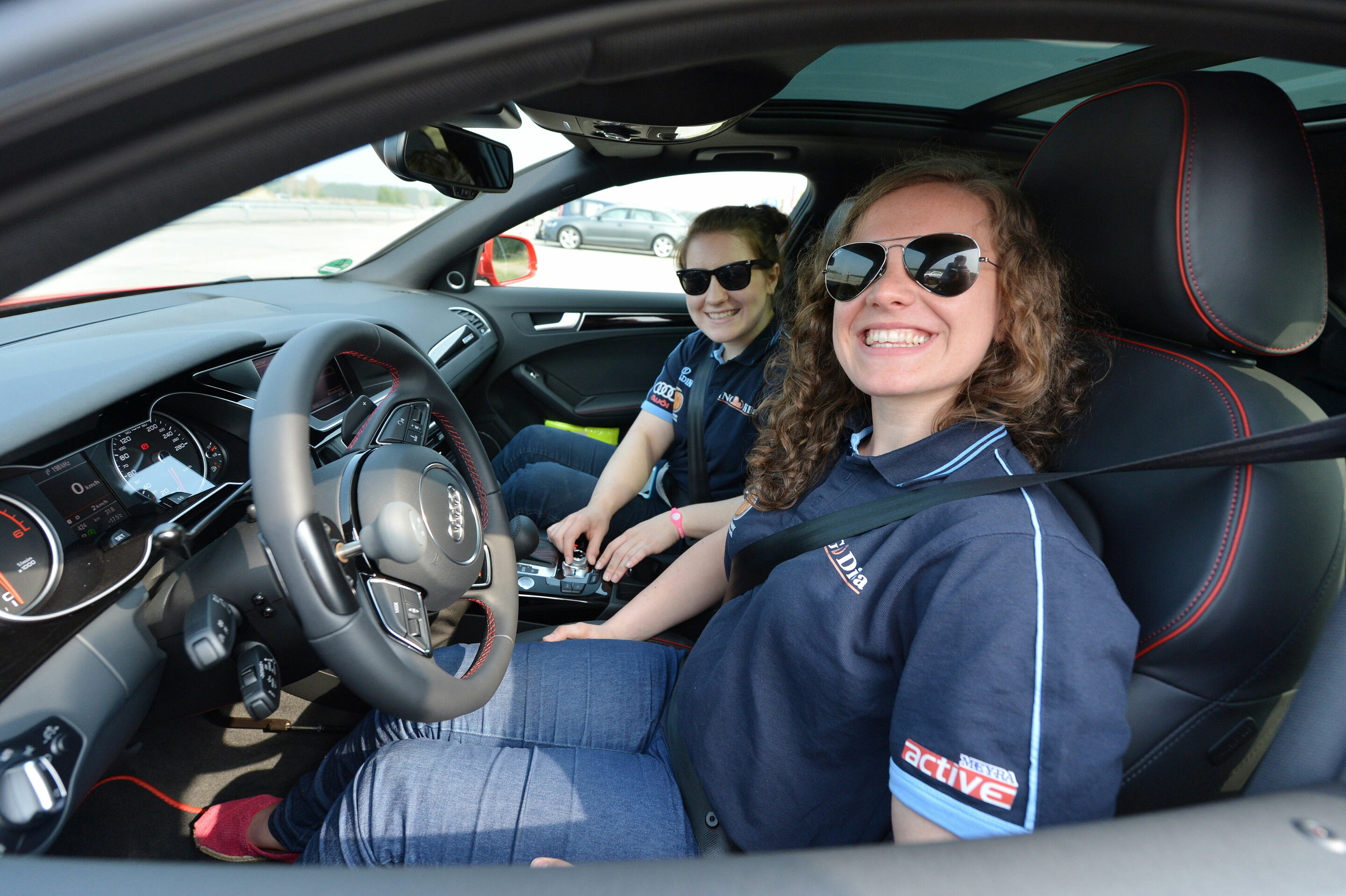 Annabel Breuer und Maya Lindholm
