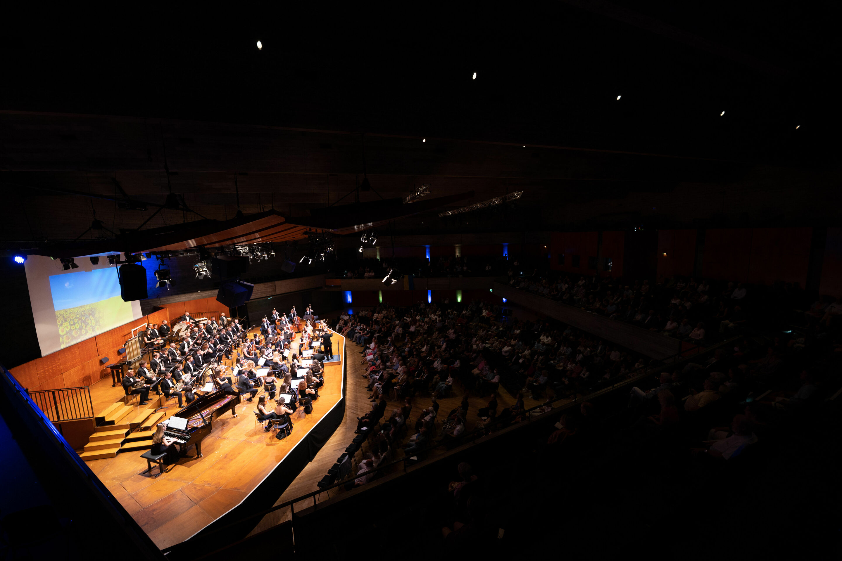 Audi Sommerkonzerte 2022 - Solidaritätskonzert
Lisa Batiashvili (Violine)
International Symphony Orchestra Lviv (INSO-Lviv)
Nikoloz Rachveli (Dirigent)