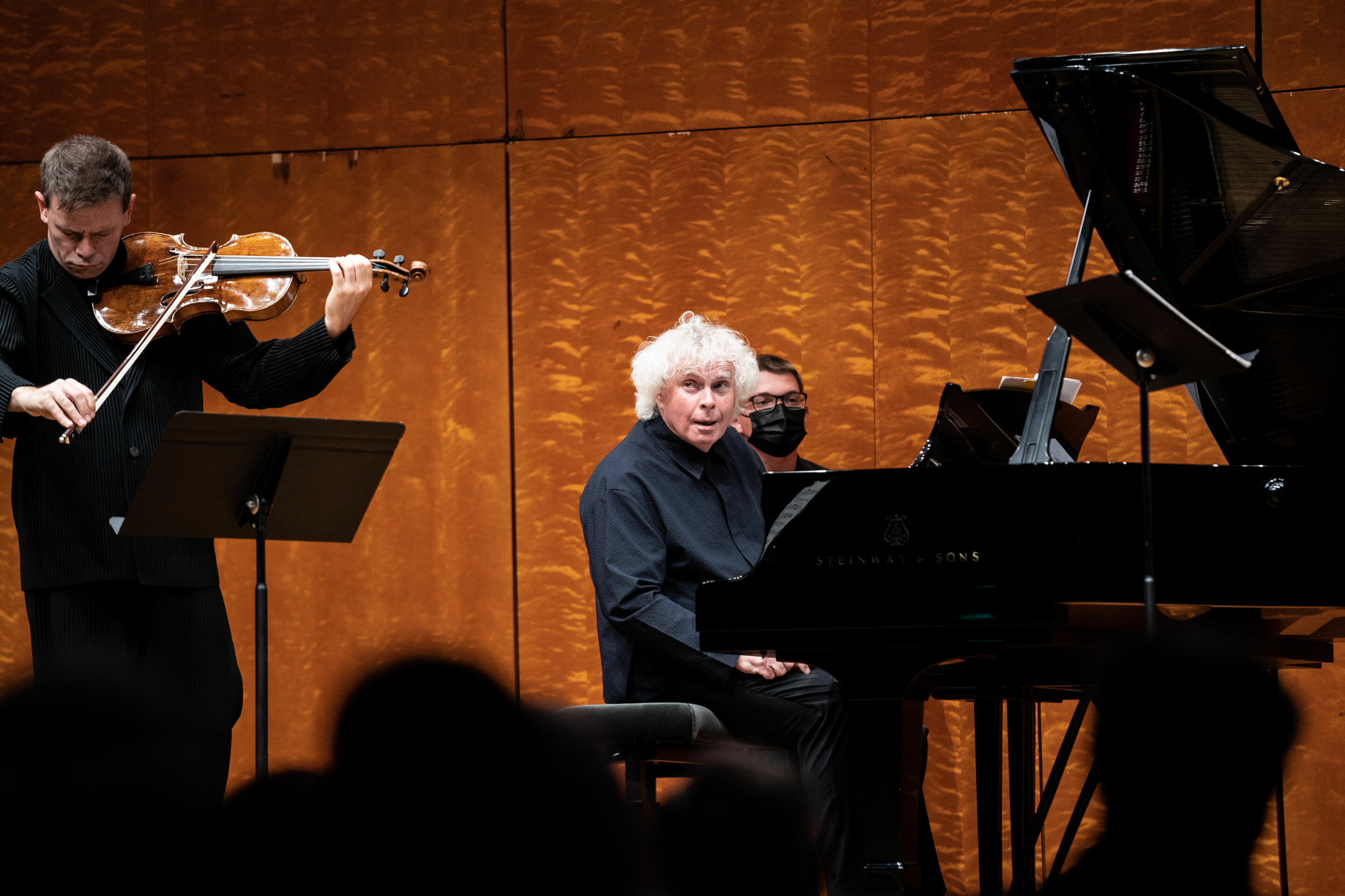 Audi Sommerkonzerte 2022 - Congenial art
Magdalena Kožená (mezzo-soprano)
Sir Simon Rattle (piano)
Kaspar Zehnder (flute)
Christopher Richards (clarinet)
Giovanni Guzzo (violin)
Rahel Rilling (violin)
Amihai Grosz (viola)
Dávid Adorján (cello)