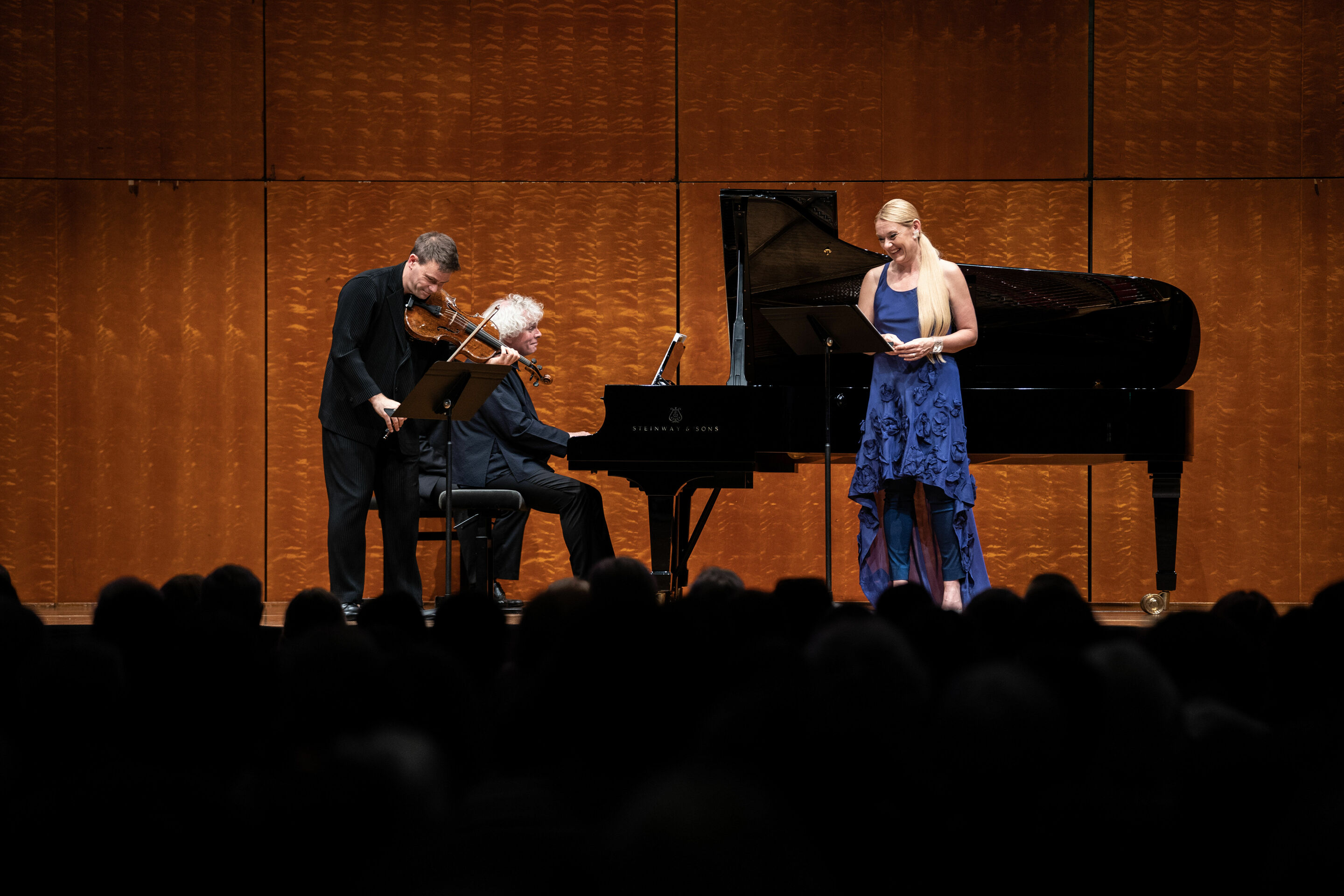 Audi Sommerkonzerte 2022 - Congenial art
Magdalena Kožená (mezzo-soprano)
Sir Simon Rattle (piano)
Kaspar Zehnder (flute)
Christopher Richards (clarinet)
Giovanni Guzzo (violin)
Rahel Rilling (violin)
Amihai Grosz (viola)
Dávid Adorján (cello)