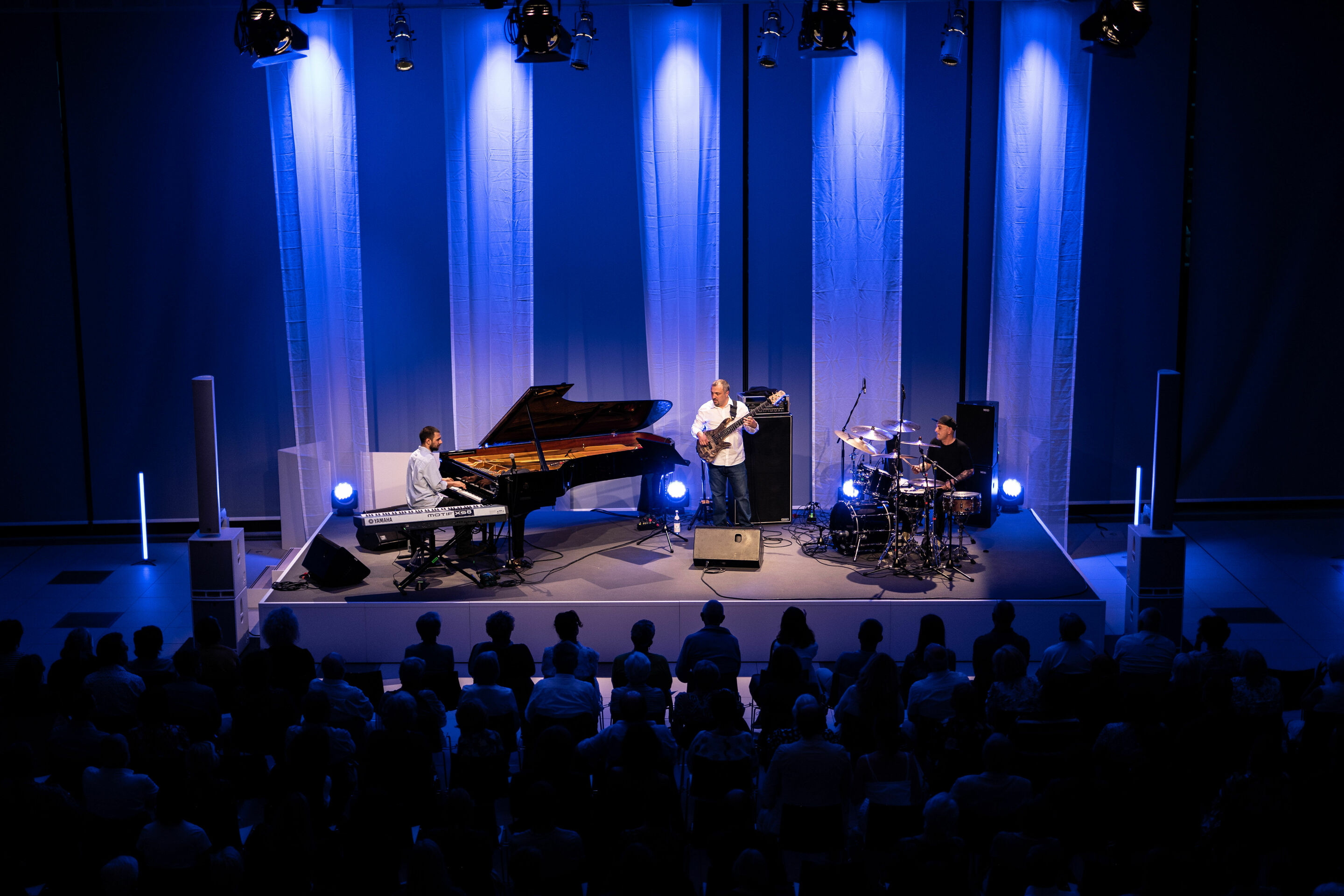 Audi Sommerkonzerte 2022 - Jazz Wonder
Beka Gochiashvili Trio:
Beka Gochiashvili (piano)
Levan Deisadze (bass)
Zaza Tsertsvadze (drums)