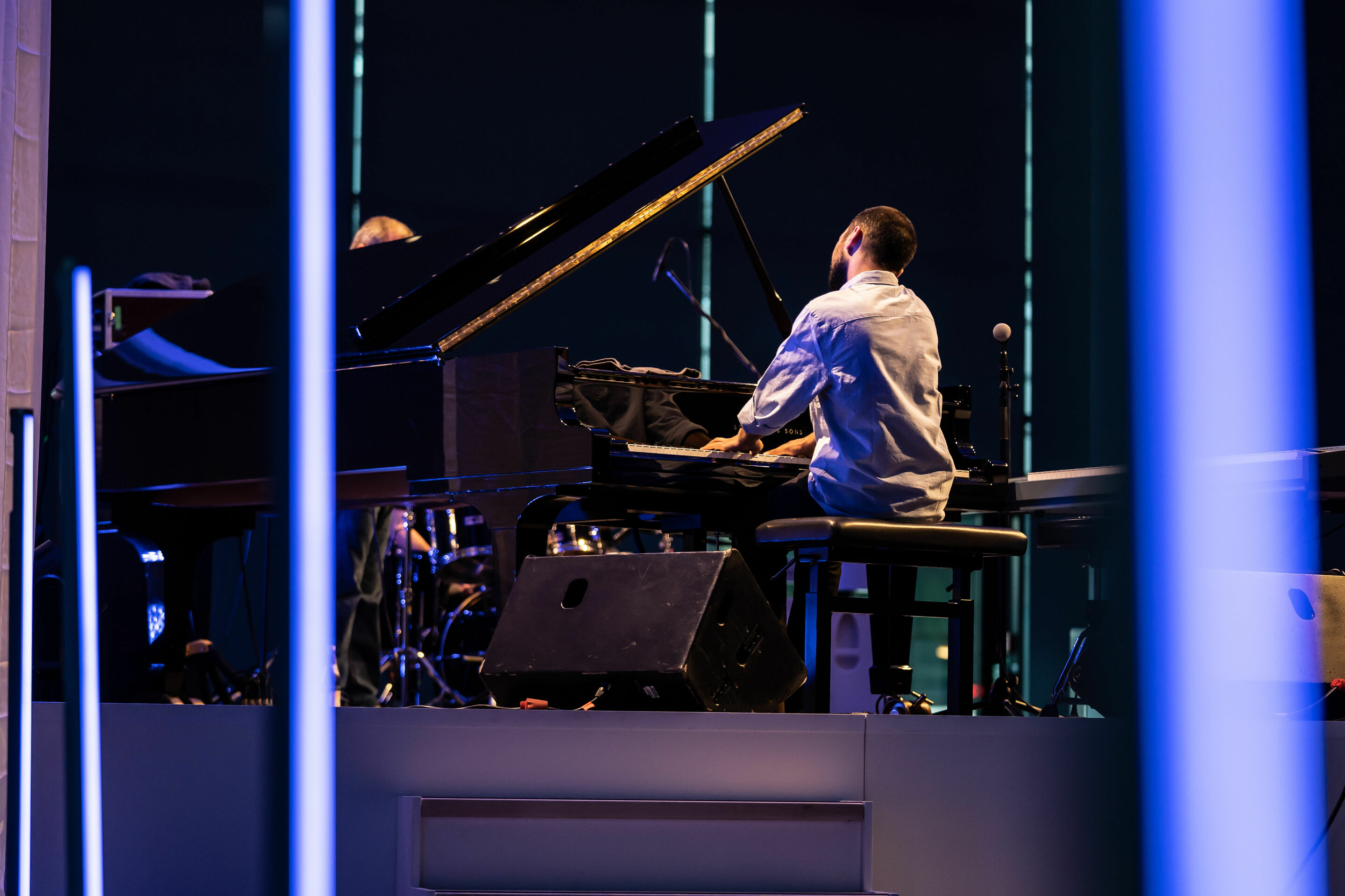 Audi Sommerkonzerte 2022 - Jazzwunder
Beka Gochiashvili Trio:
Beka Gochiashvili (Klavier)
Levan Deisadze (Bass)
Zaza Tsertsvadze (Schlagzeug)