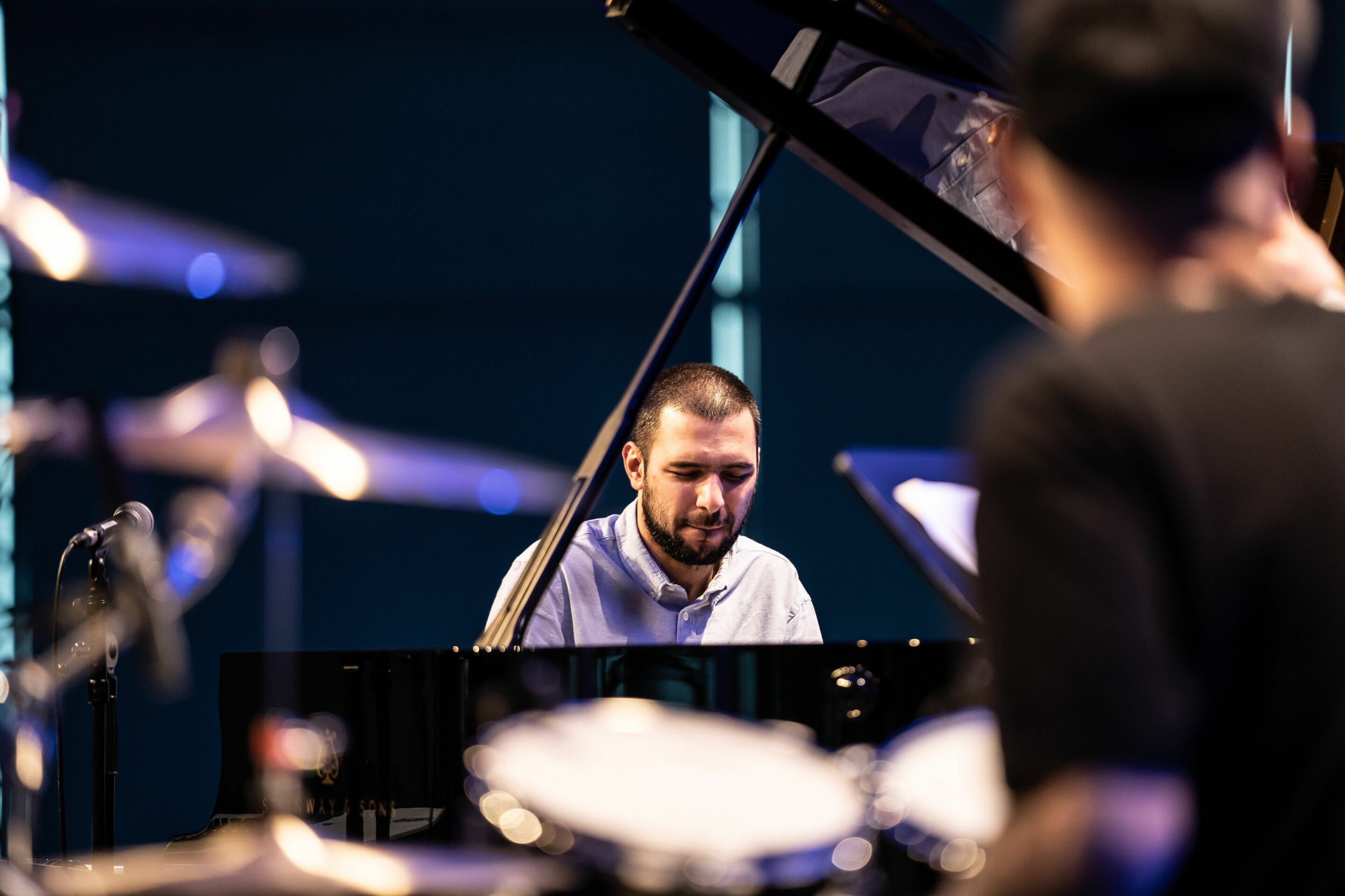 Audi Sommerkonzerte 2022 - Jazzwunder
Beka Gochiashvili Trio:
Beka Gochiashvili (Klavier)
Levan Deisadze (Bass)
Zaza Tsertsvadze (Schlagzeug)