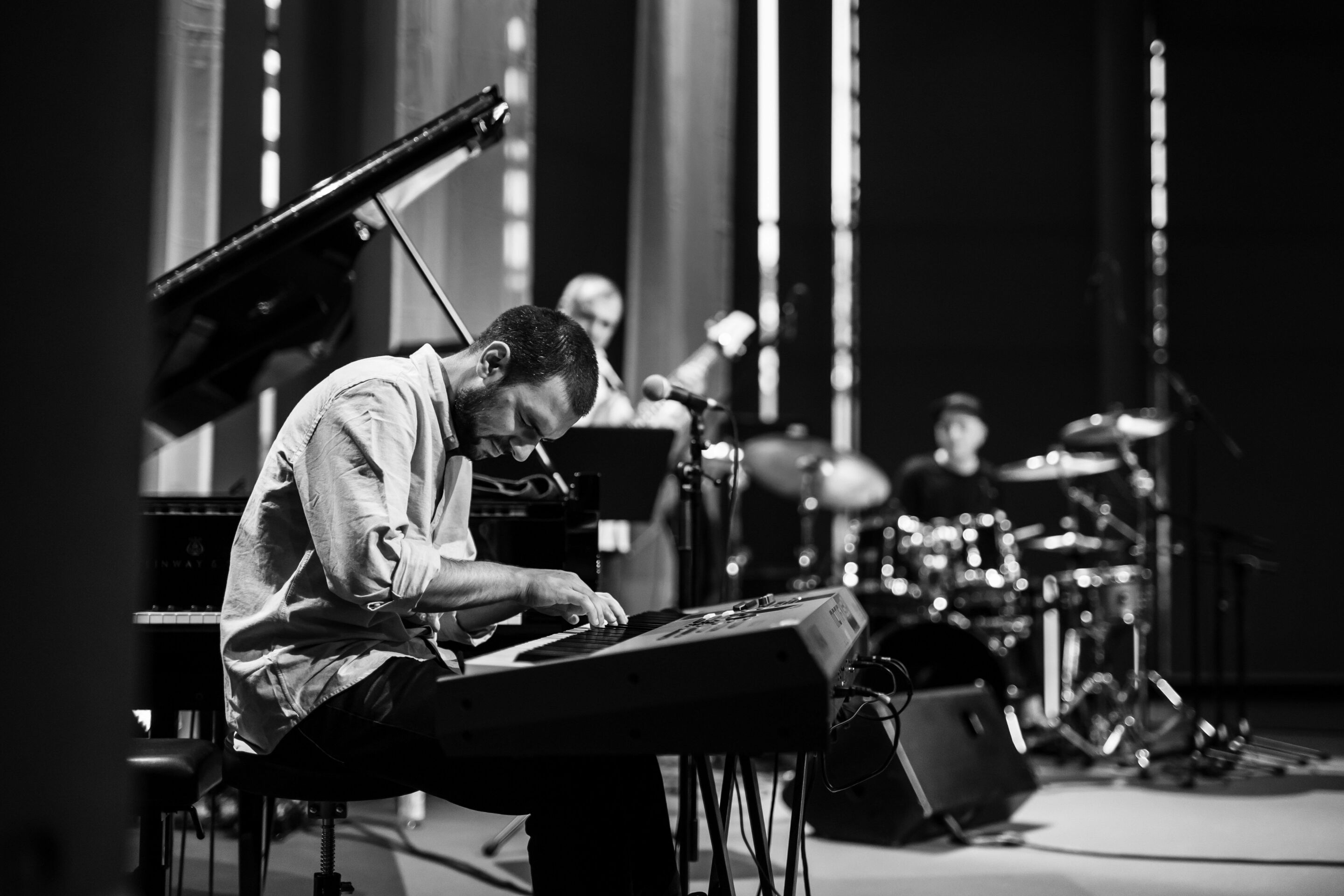 Audi Sommerkonzerte 2022 - Jazzwunder
Beka Gochiashvili Trio:
Beka Gochiashvili (Klavier)
Levan Deisadze (Bass)
Zaza Tsertsvadze (Schlagzeug)