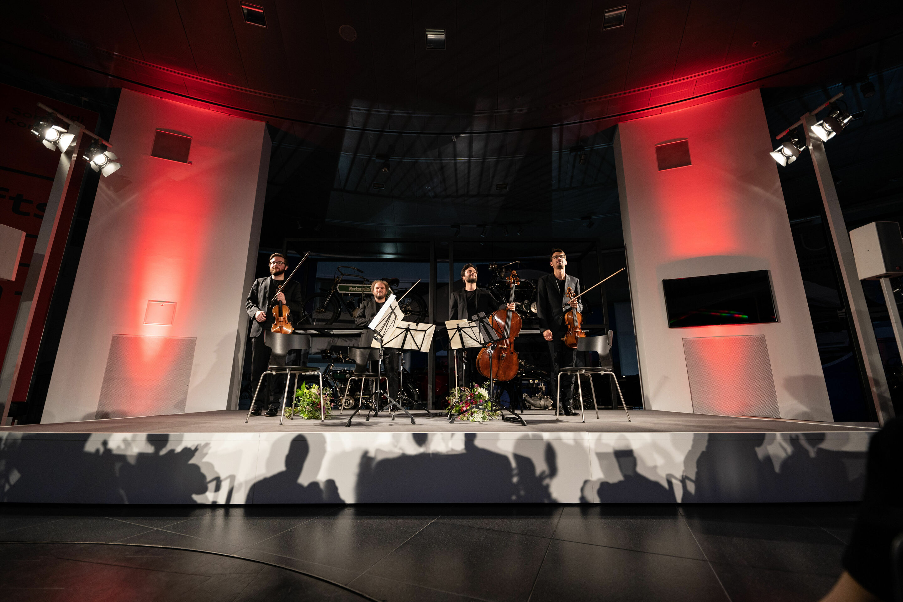 Audi Sommerkonzerte 2022 - Stradivari-Legenden
Goldmund Quartett:
Florian Schötz (Violine)
Pinchas Adt (Violine)
Christoph Vandory (Viola)
Raphael Paratore (Violoncello)