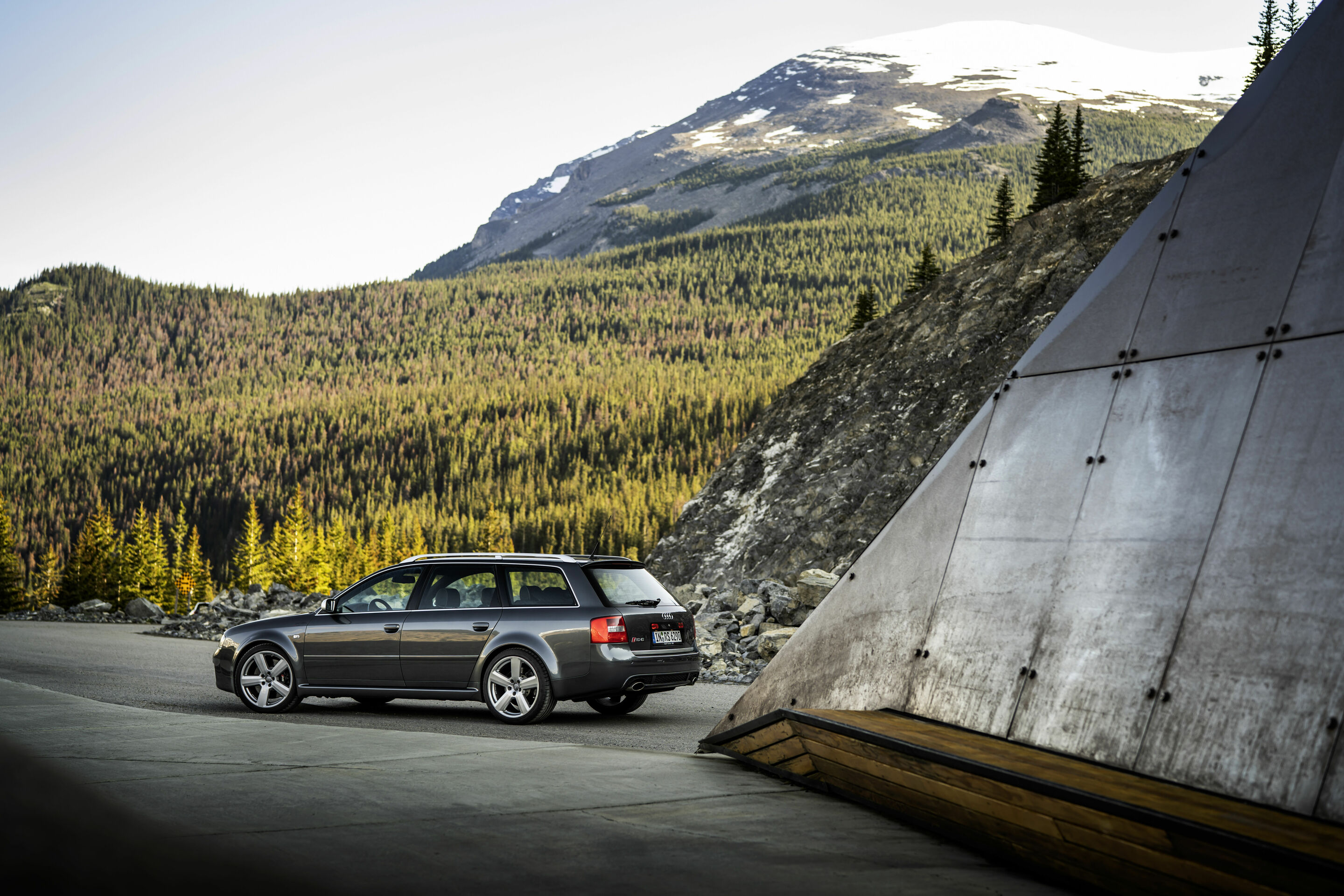 20th anniversary Audi RS 6 - Static photo
Daytona grey (2002 - 2004)