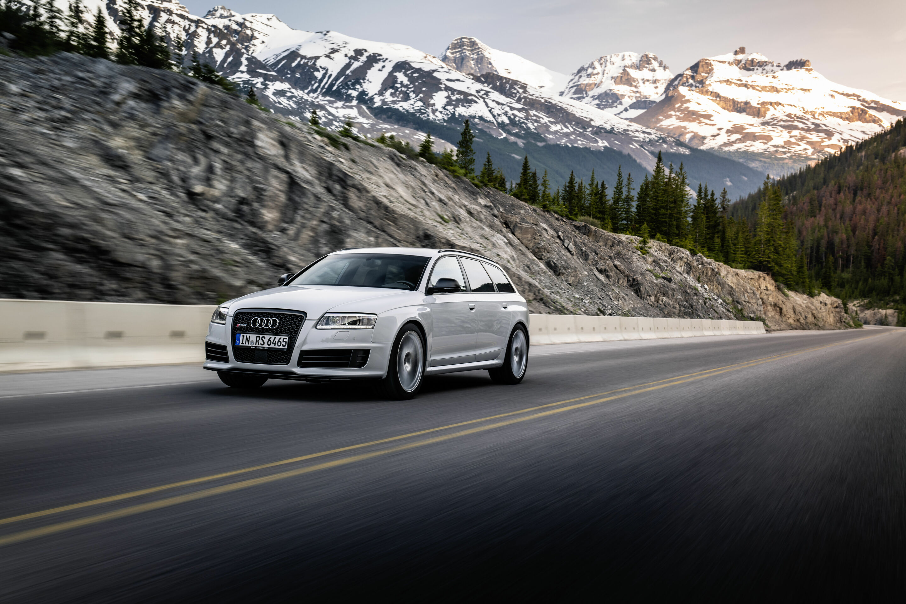 20th anniversary Audi RS 6 - Dynamic photo
Inuit white (2008 - 2011)