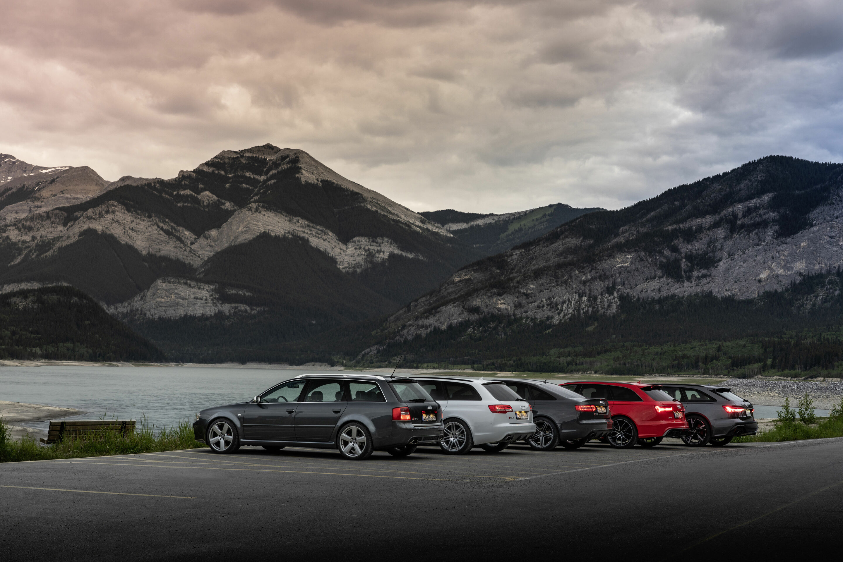 20th anniversary Audi RS 6 - Static photo
Daytona grey (2002 - 2004) , Misano red (2013 - 2018), Daytona grey (since 2019), Inuit white (2008 - 2011), Sedan  Nimbus grey (2008 - 2011)