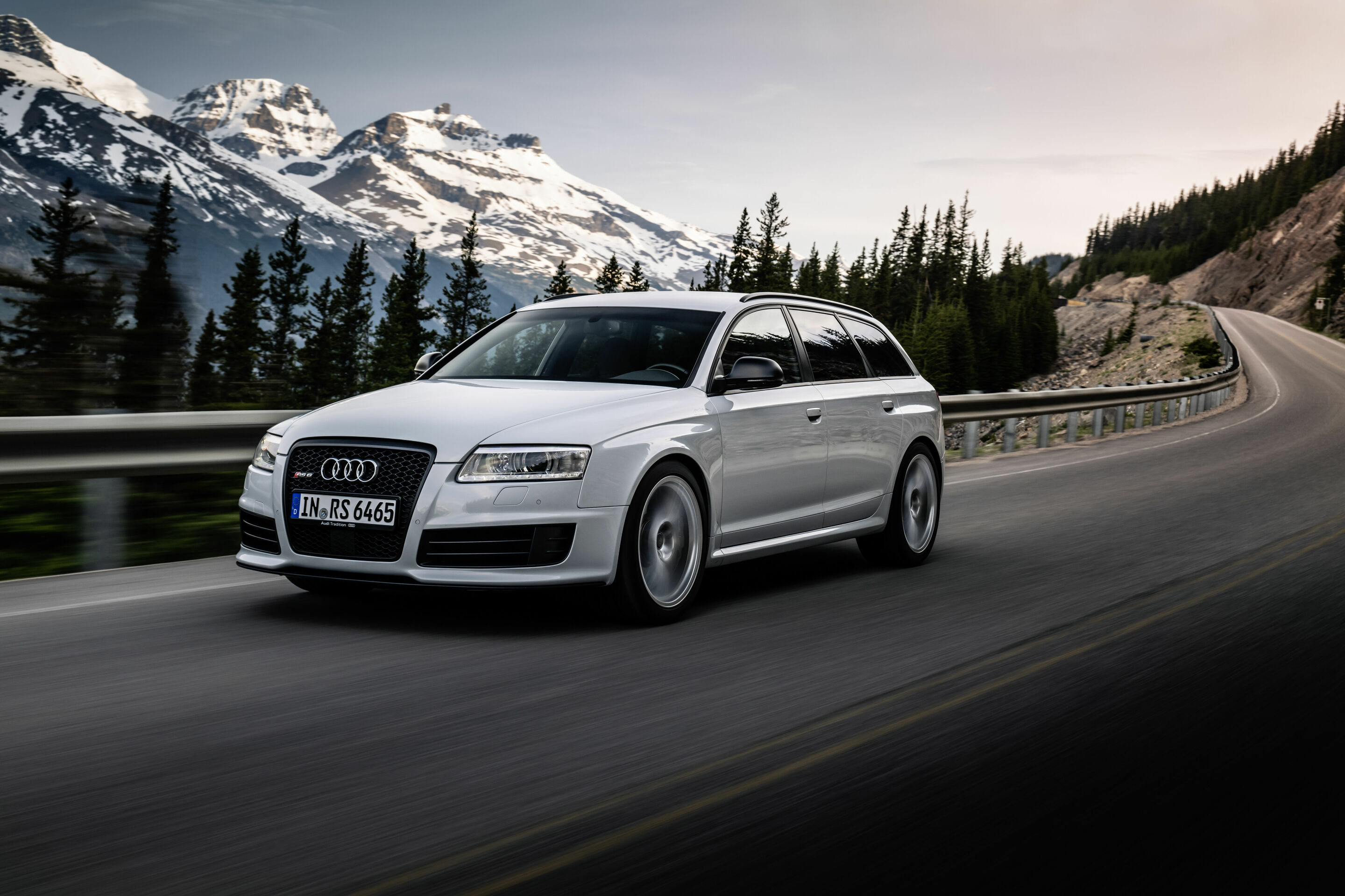 20th anniversary Audi RS 6 - Dynamic photo
Inuit white (2008 - 2011)