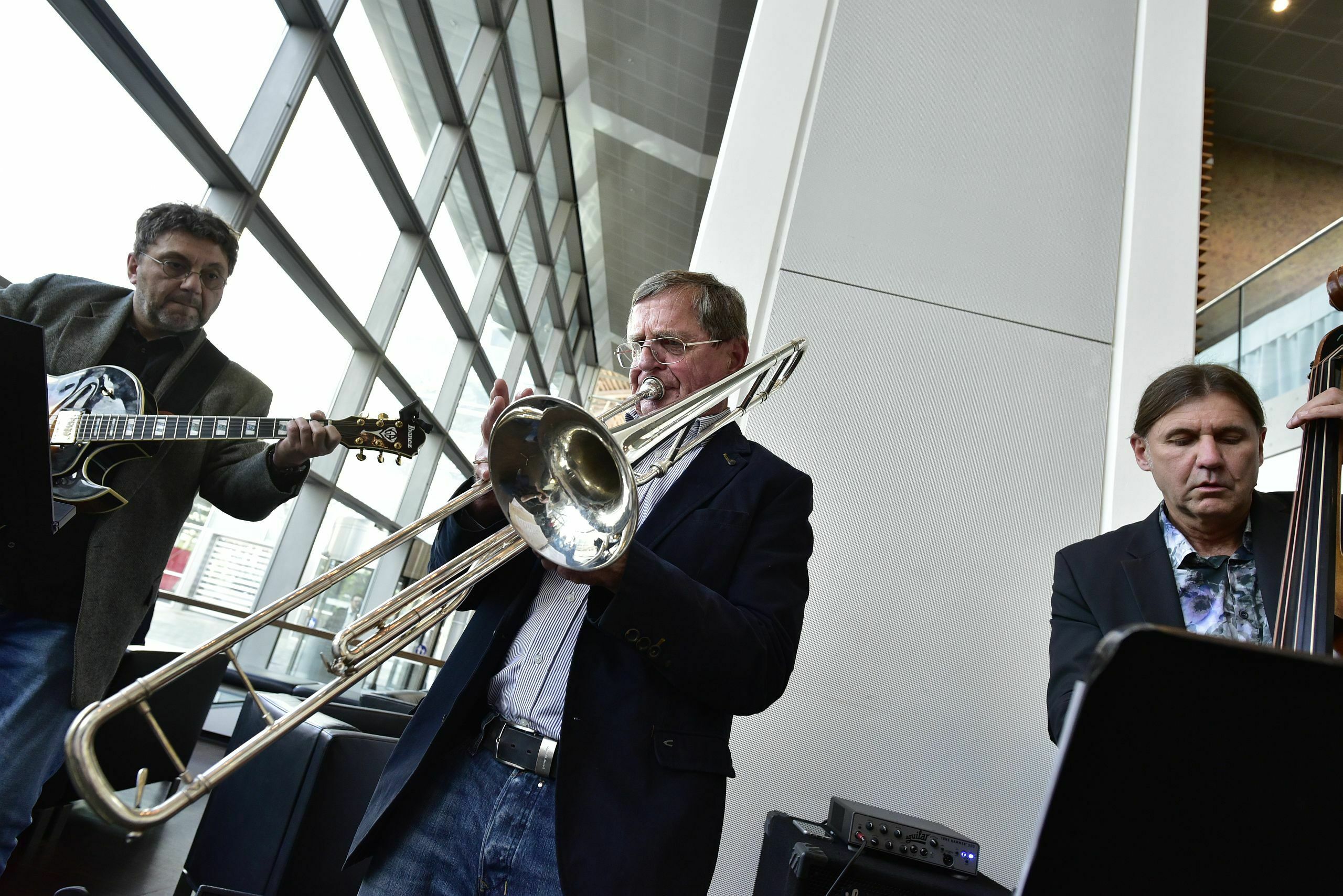 After Work Jazz Lounge - Das Trio Brasserie fällt musikalisch vor allem durch abwechslungsreiche Klangfarben auf.