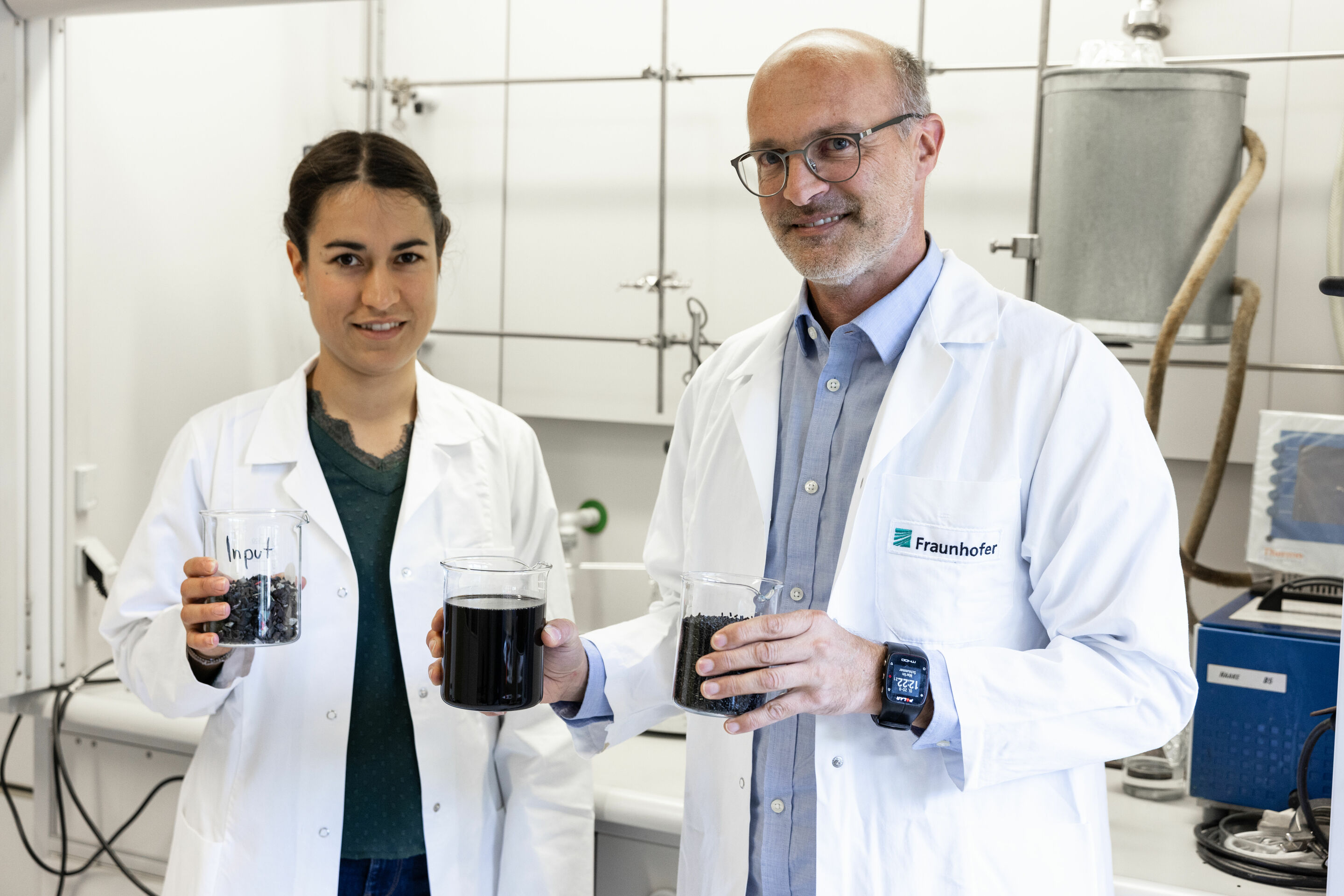 Pilot Project: Physical Recycling Makes Mixed Plastic Waste Recyclable - Pilot project with the Fraunhofer IVV: Fraunhofer Institute employees with samples of the various processing steps of the recyclate from the original material to the finished demonstrator....