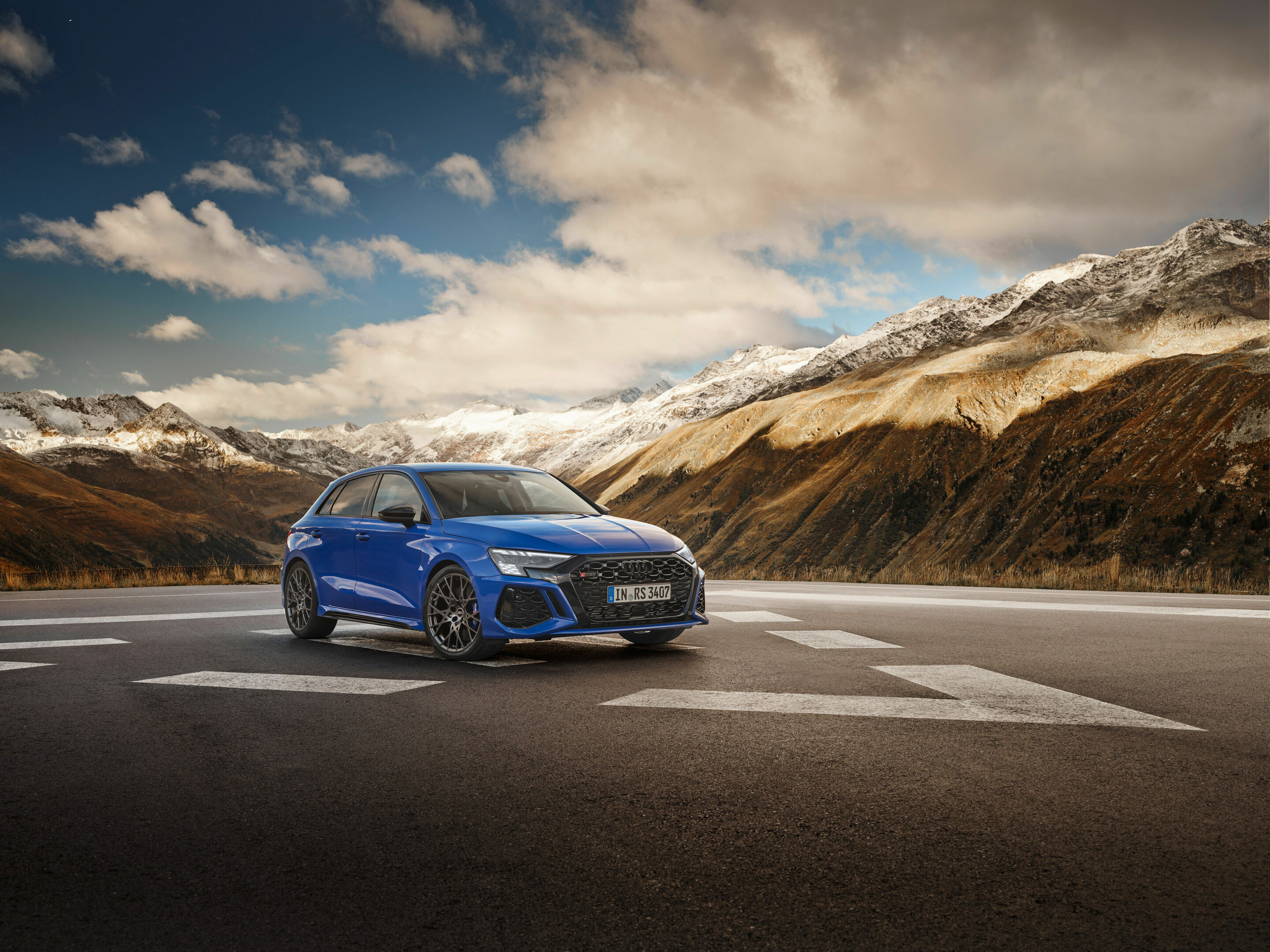 Audi RS 3 Sportback performance edition - Static photo, Colour: Nogaro Blue, Pearl Effect .