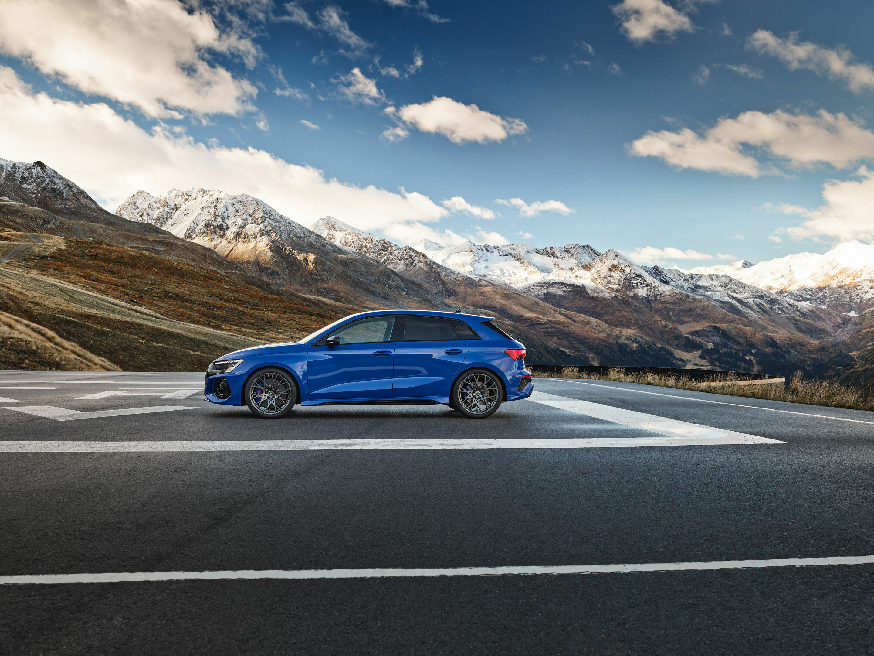 Audi RS 3 Sportback performance edition - Static photo, Colour: Nogaro Blue, Pearl Effect .