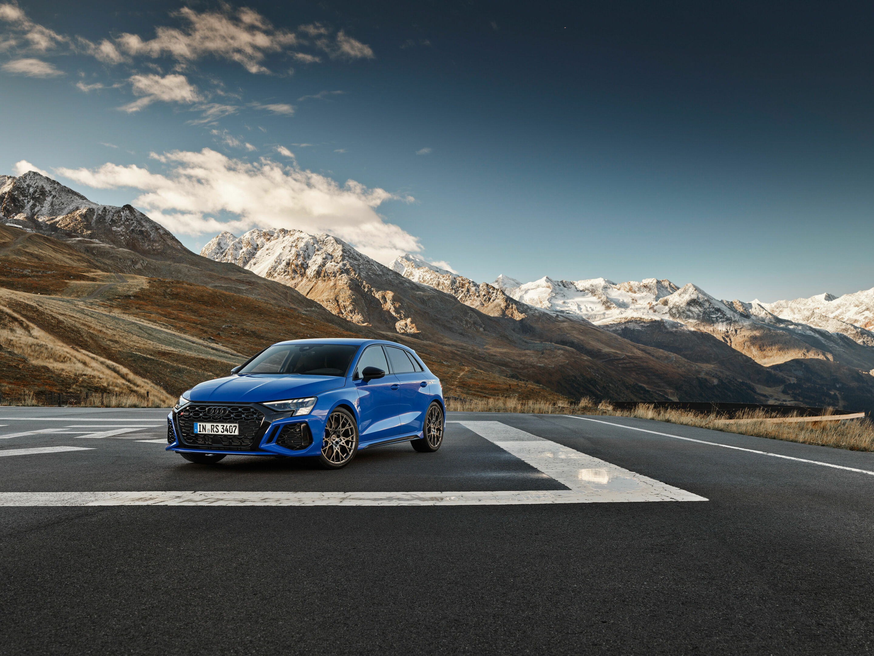 Audi RS 3 Sportback performance edition - Static photo, Colour: Nogaro Blue, Pearl Effect .